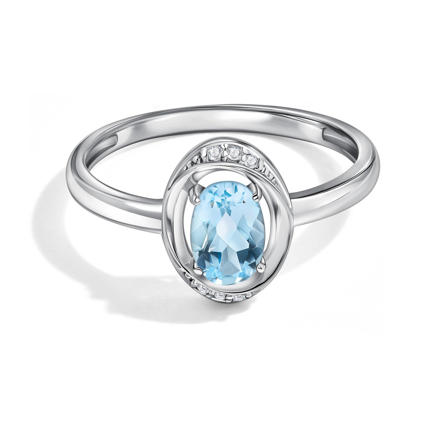 Золотое кольцо с топазом Sky и фианитами