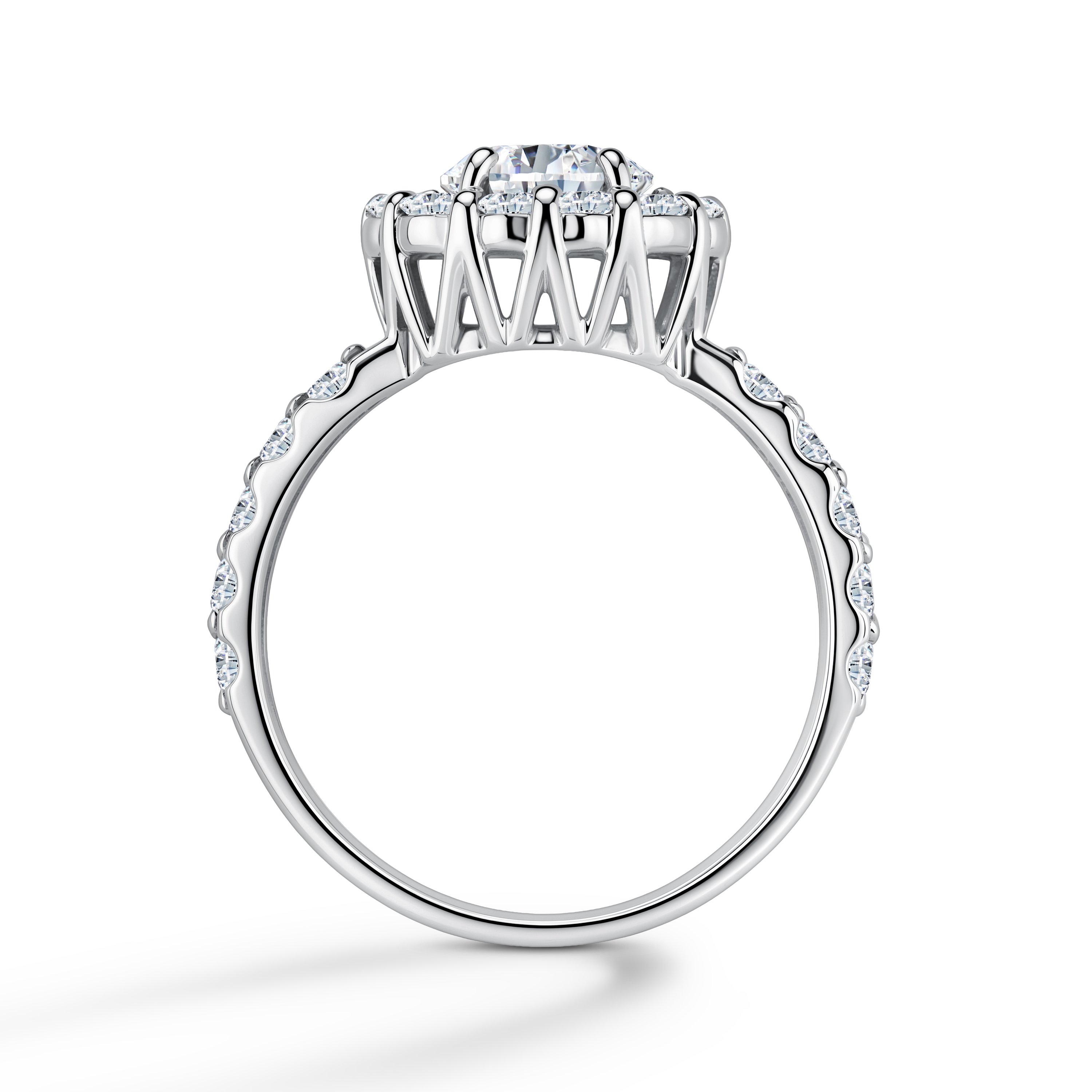 Золотое кольцо с бриллиантами выращенными