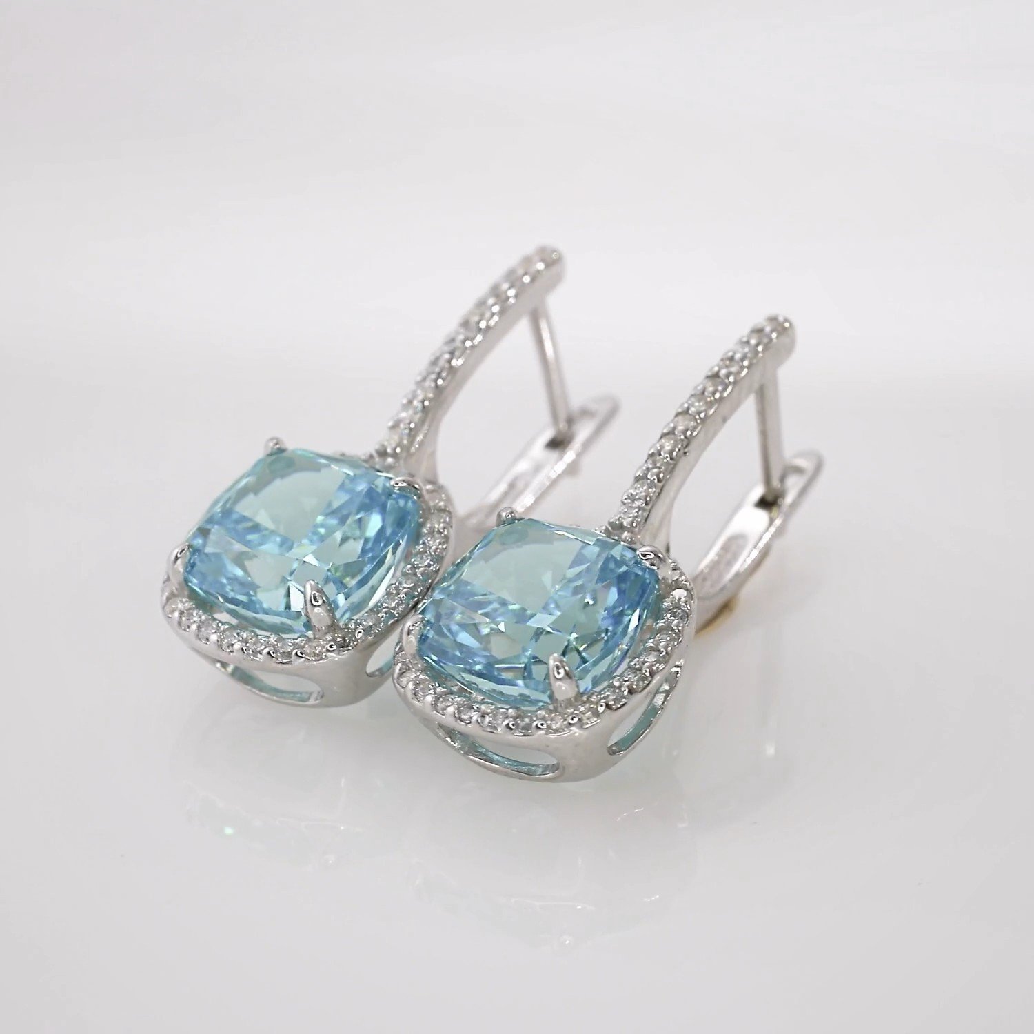 Серебряные серьги с фианитами