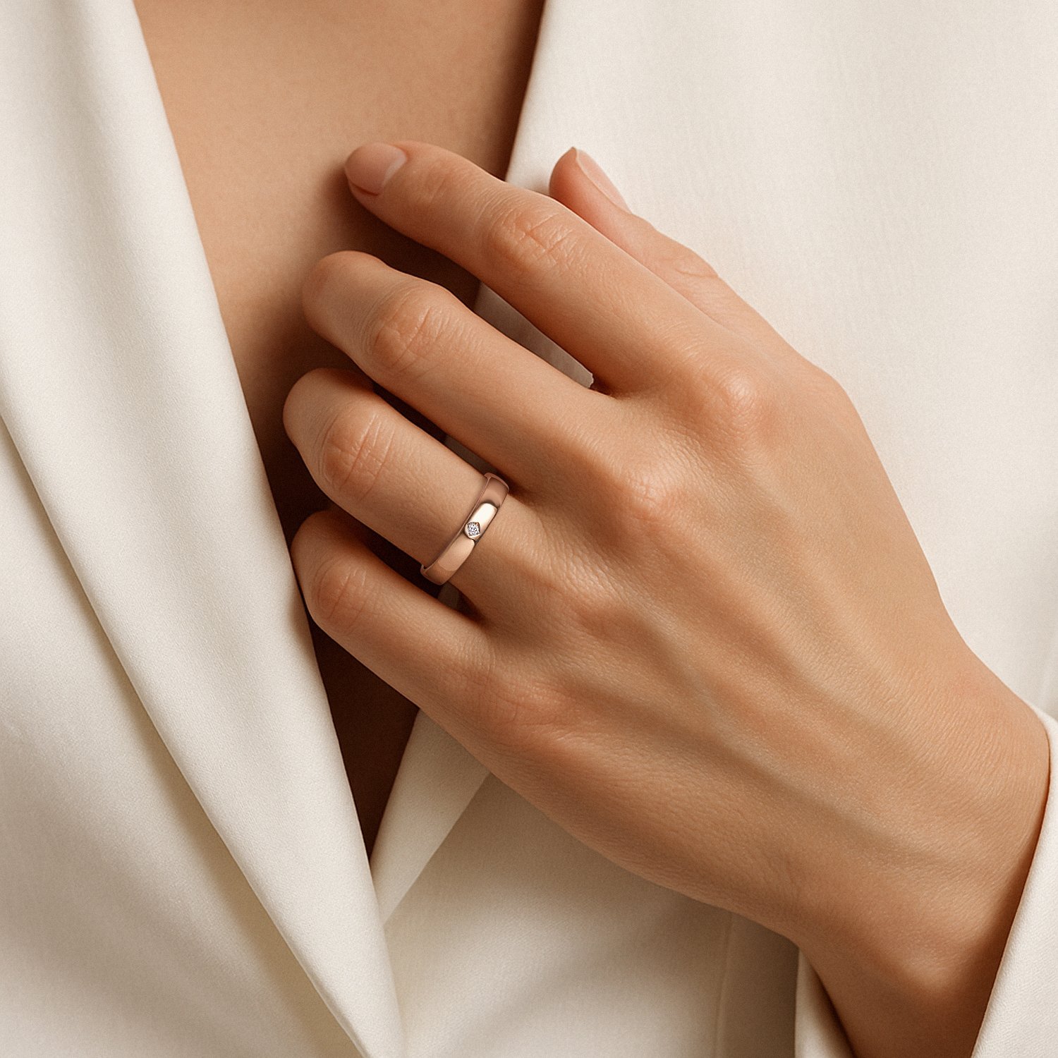 Золотое обручальное кольцо с бриллиантом