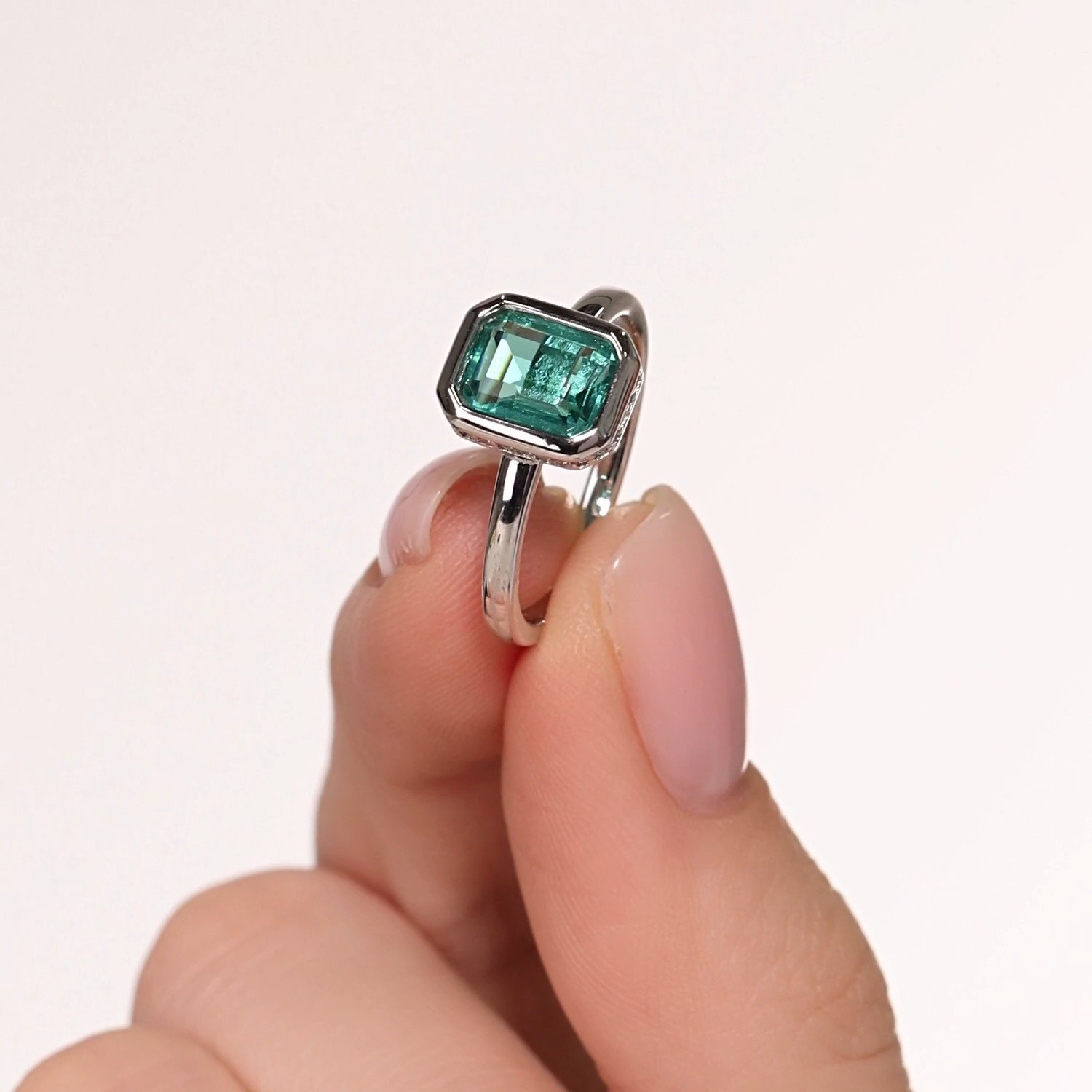 Серебряное кольцо с фианитами