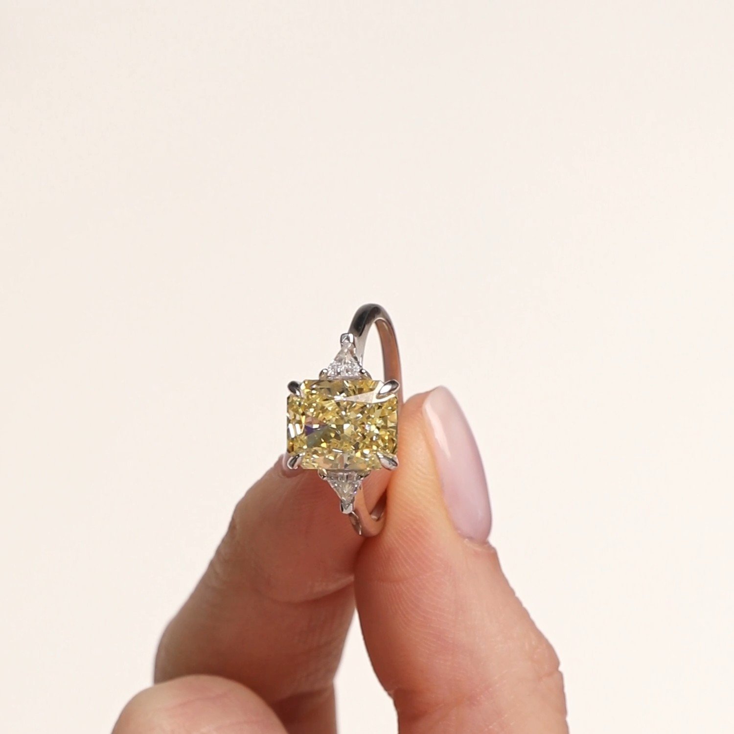 Серебряное кольцо с фианитами