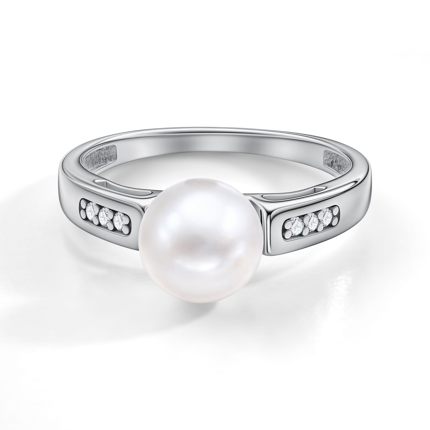 Серебряное кольцо с жемчугом и фианитами