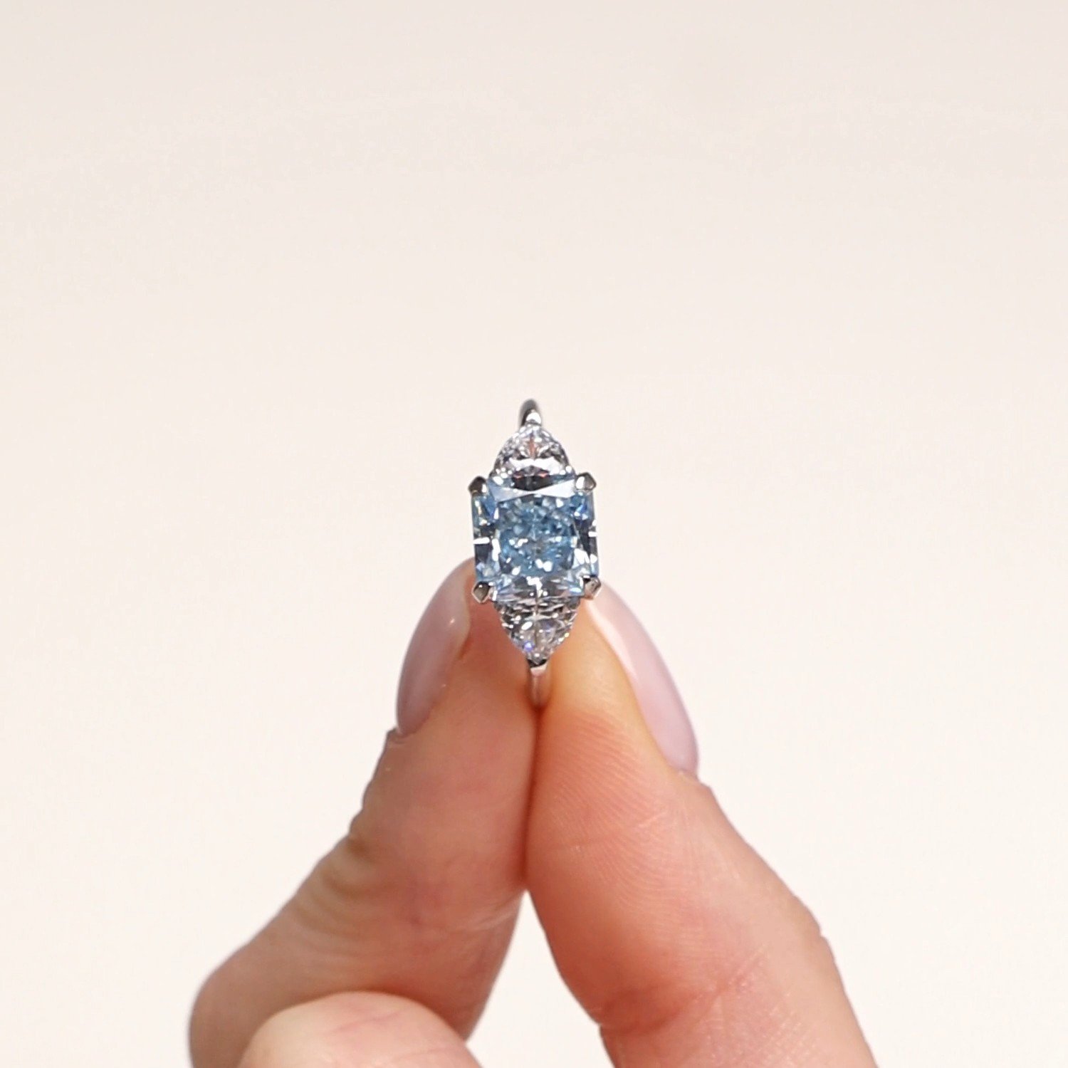 Серебряное кольцо с фианитами