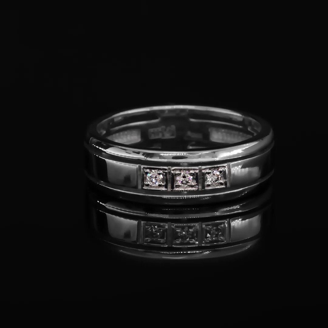 Золотое обручальное кольцо с бриллиантами