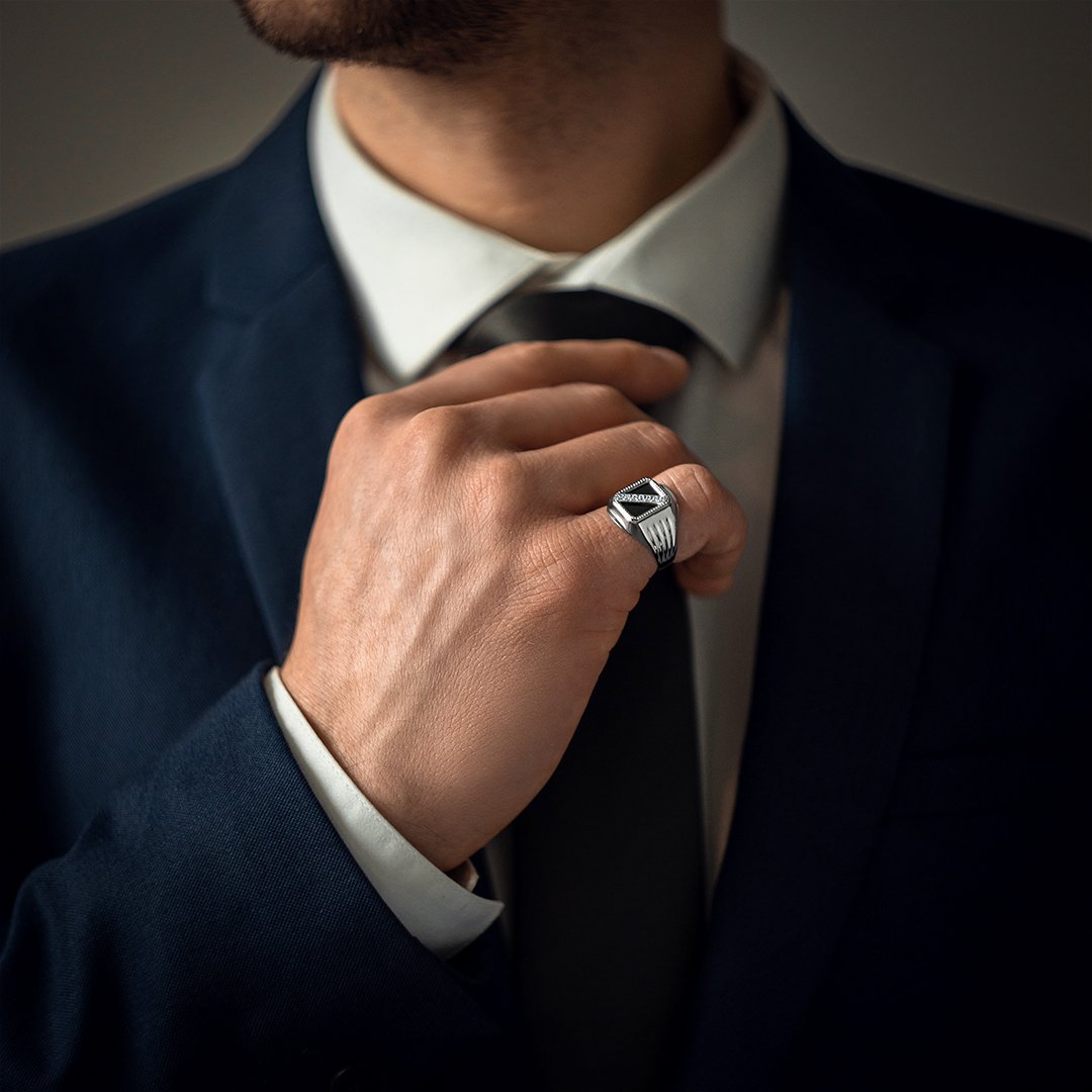 Серебряная печатка с фианитами