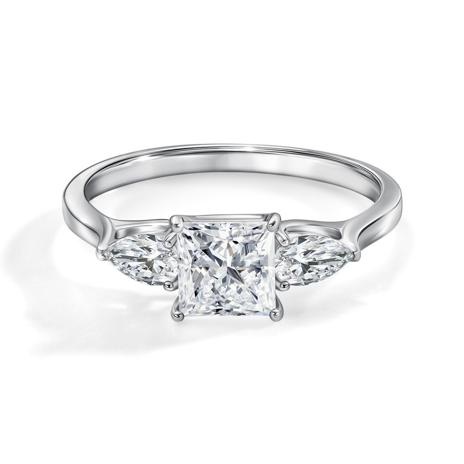 Золотое кольцо с бриллиантами выращенными