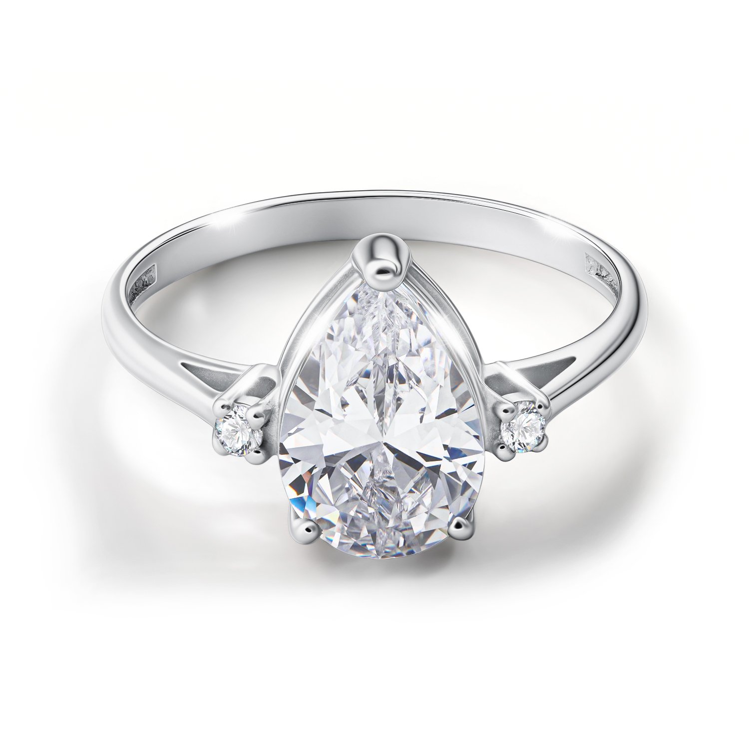 Серебряное кольцо с фианитами