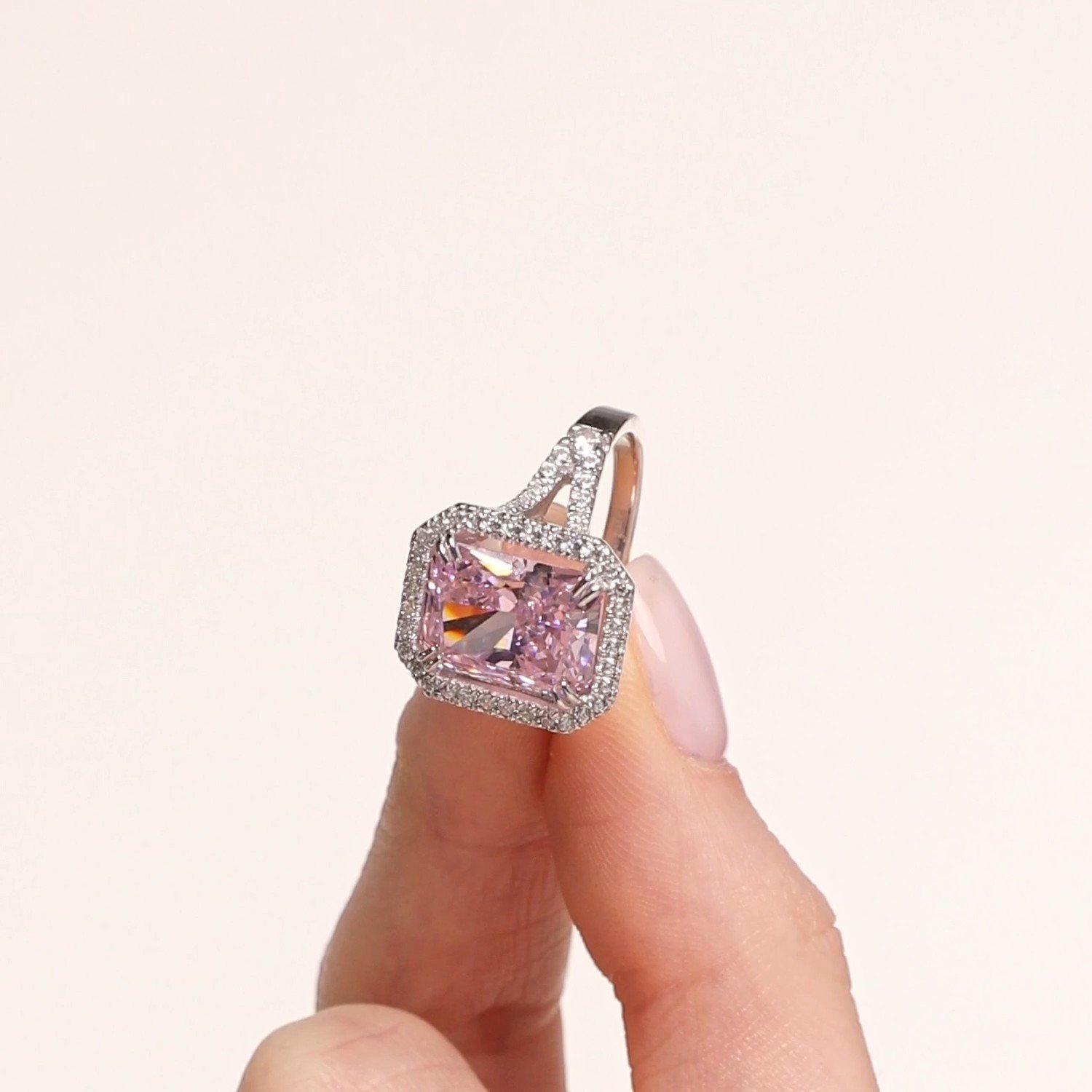 Серебряное кольцо с фианитами