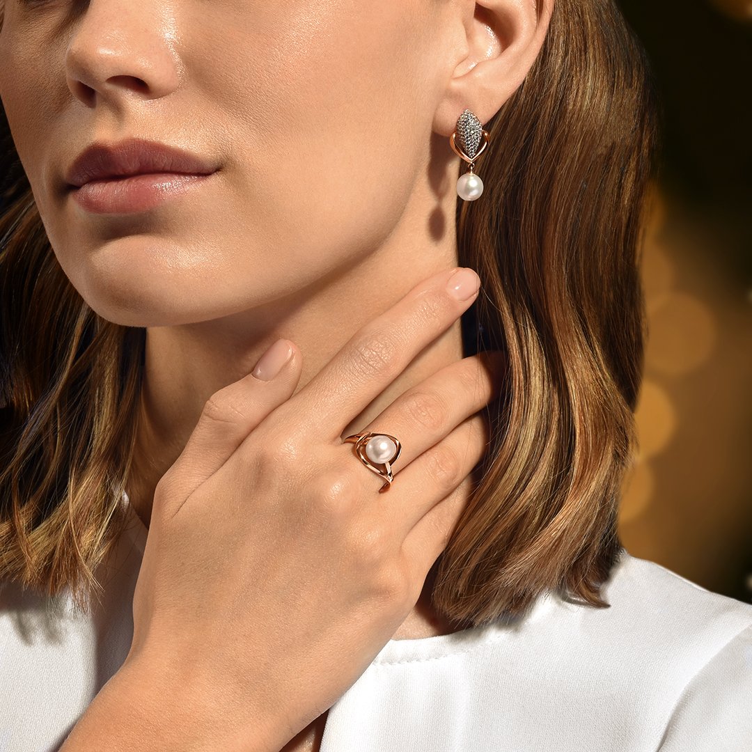 Золотые серьги с жемчугом и фианитами