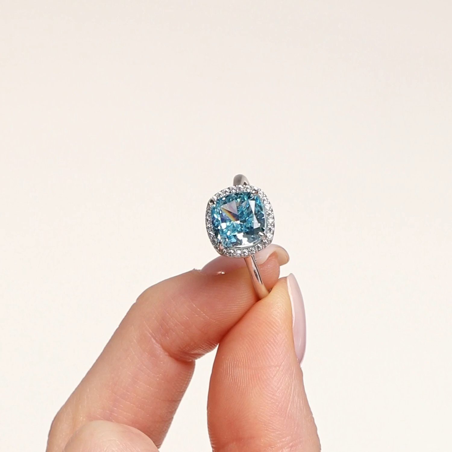Серебряное кольцо с фианитами