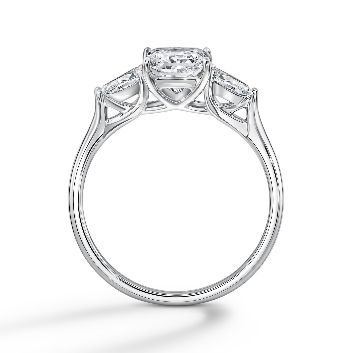 Золотое кольцо с бриллиантами выращенными