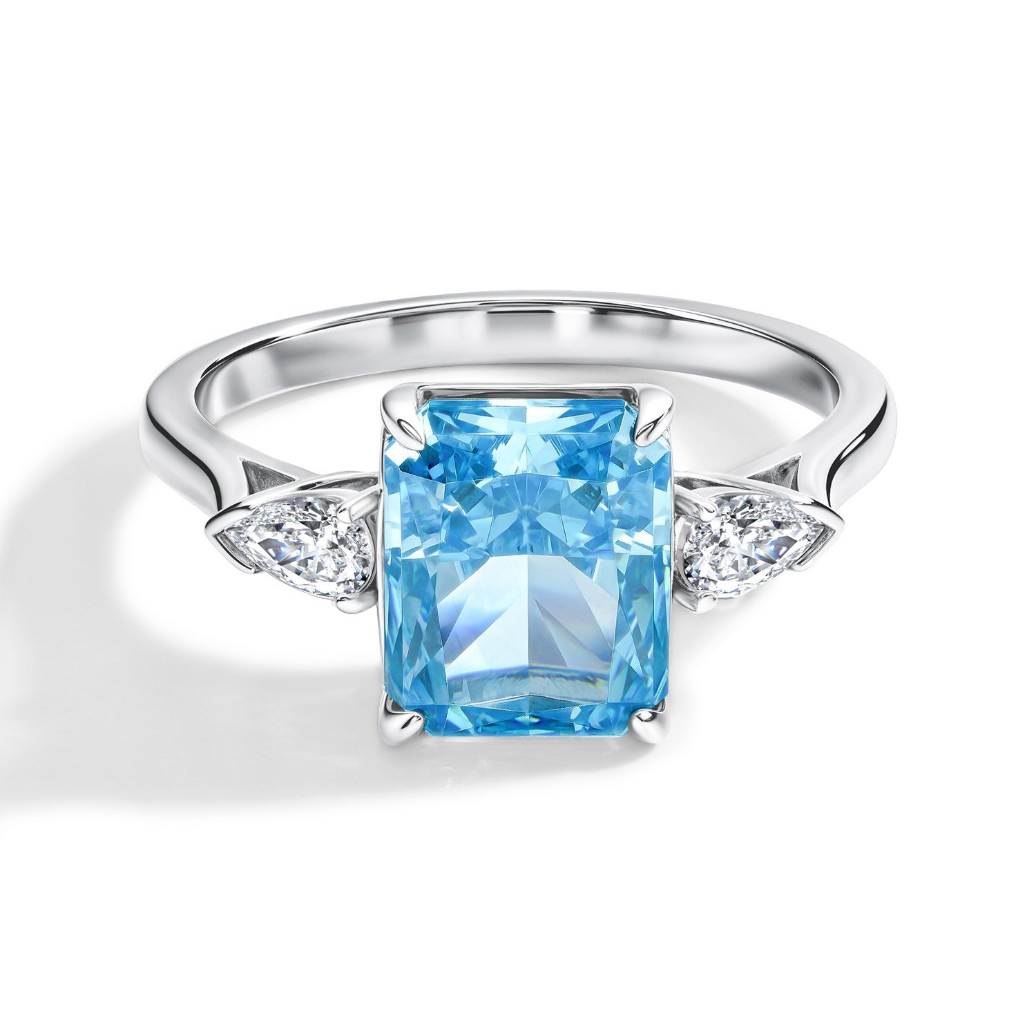 Серебряное кольцо с фианитами
