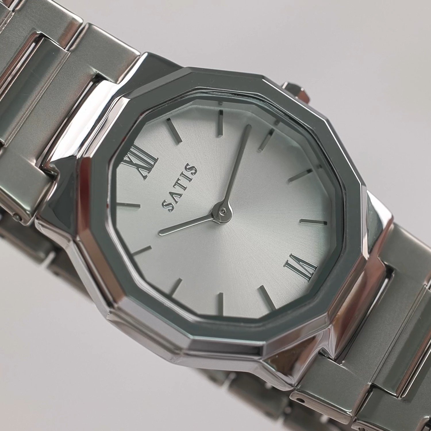 Фото «Наручные часы SATIS ESSENTIAL»