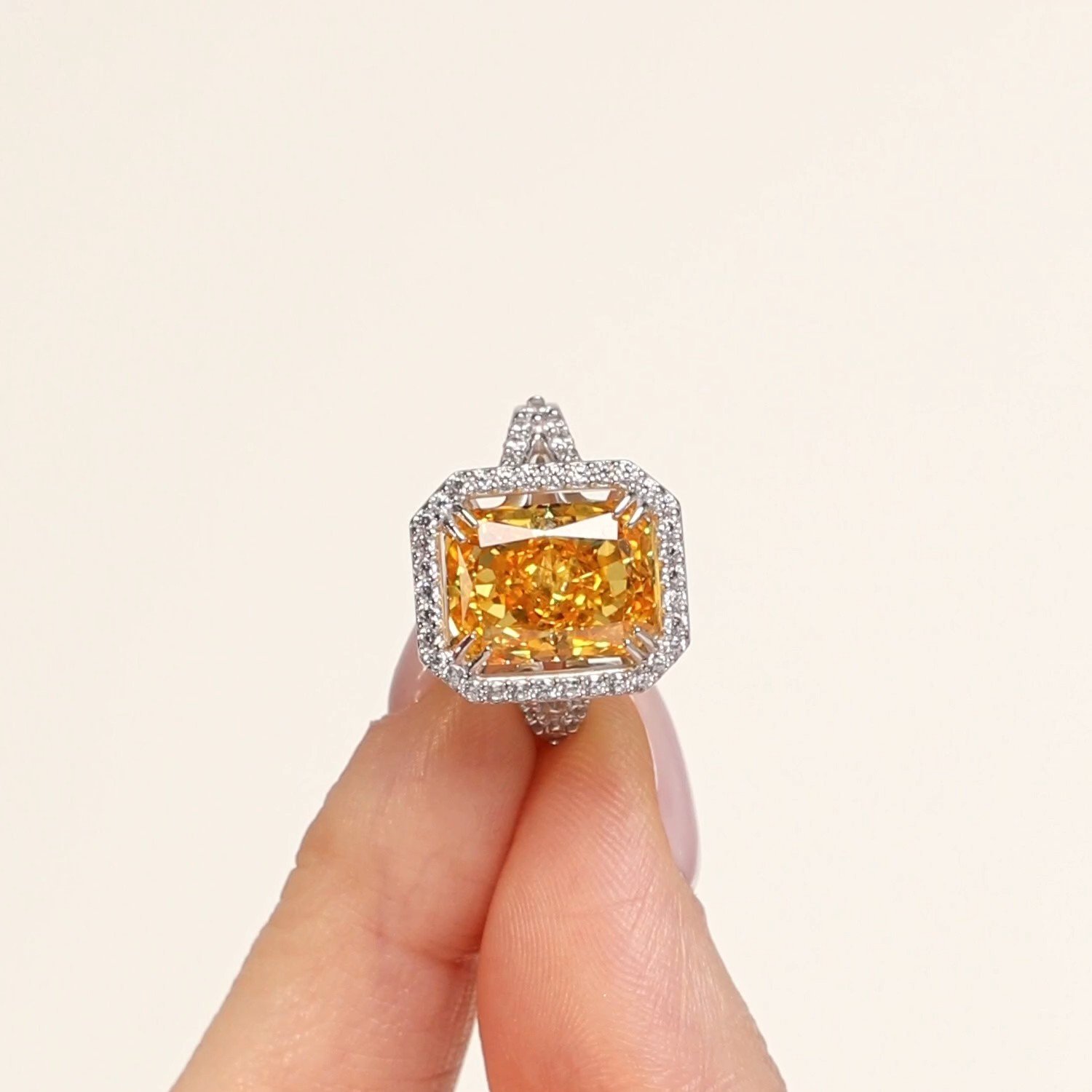 Фото «Серебряное кольцо с фианитами»