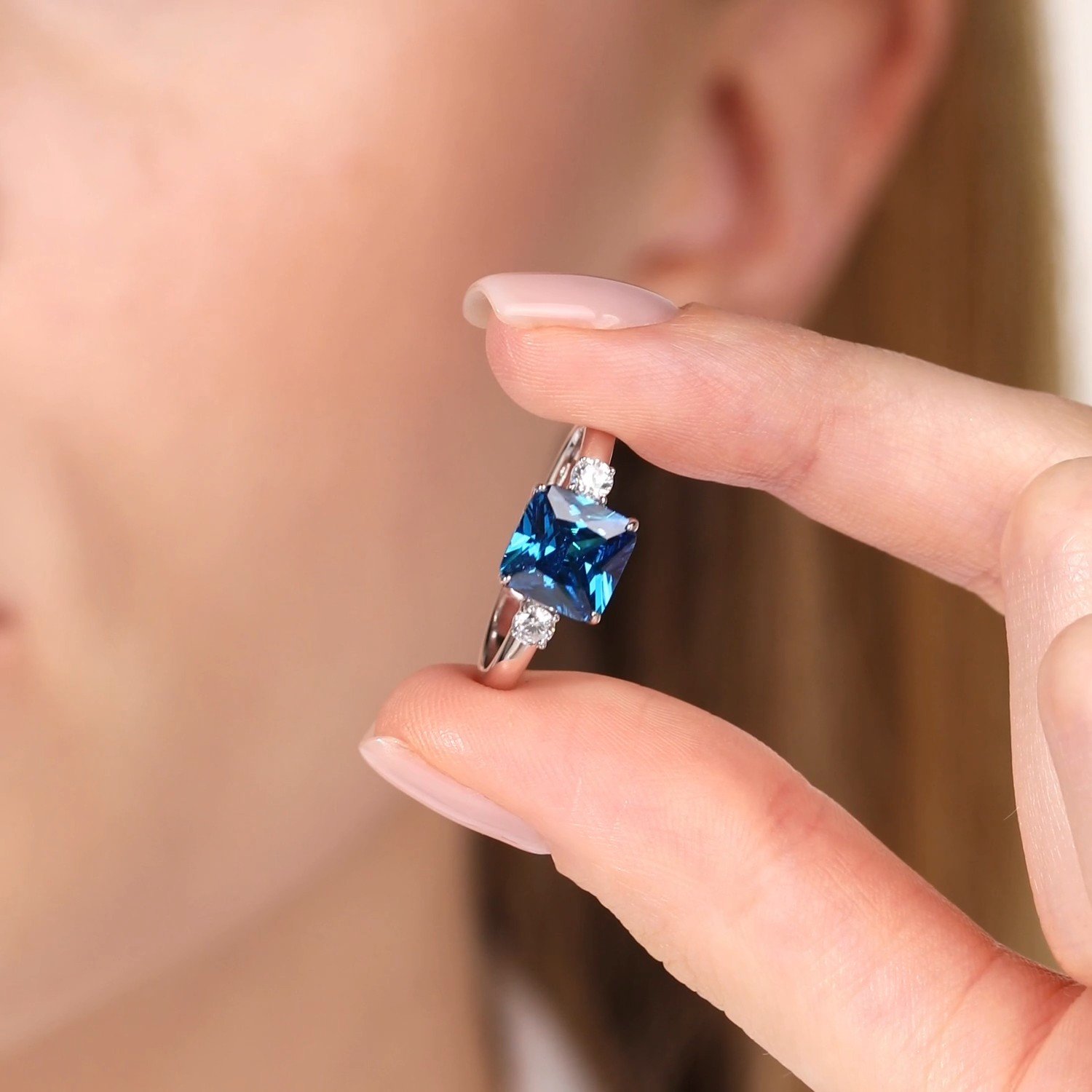 Серебряное кольцо с фианитами
