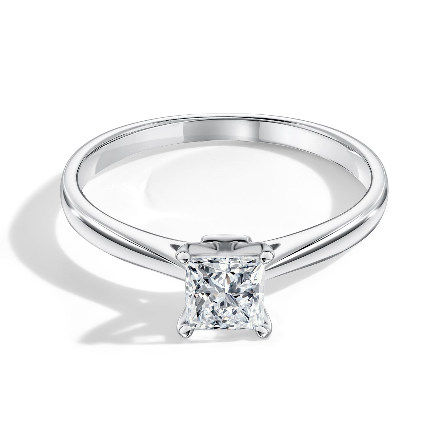 Золотое кольцо с бриллиантом