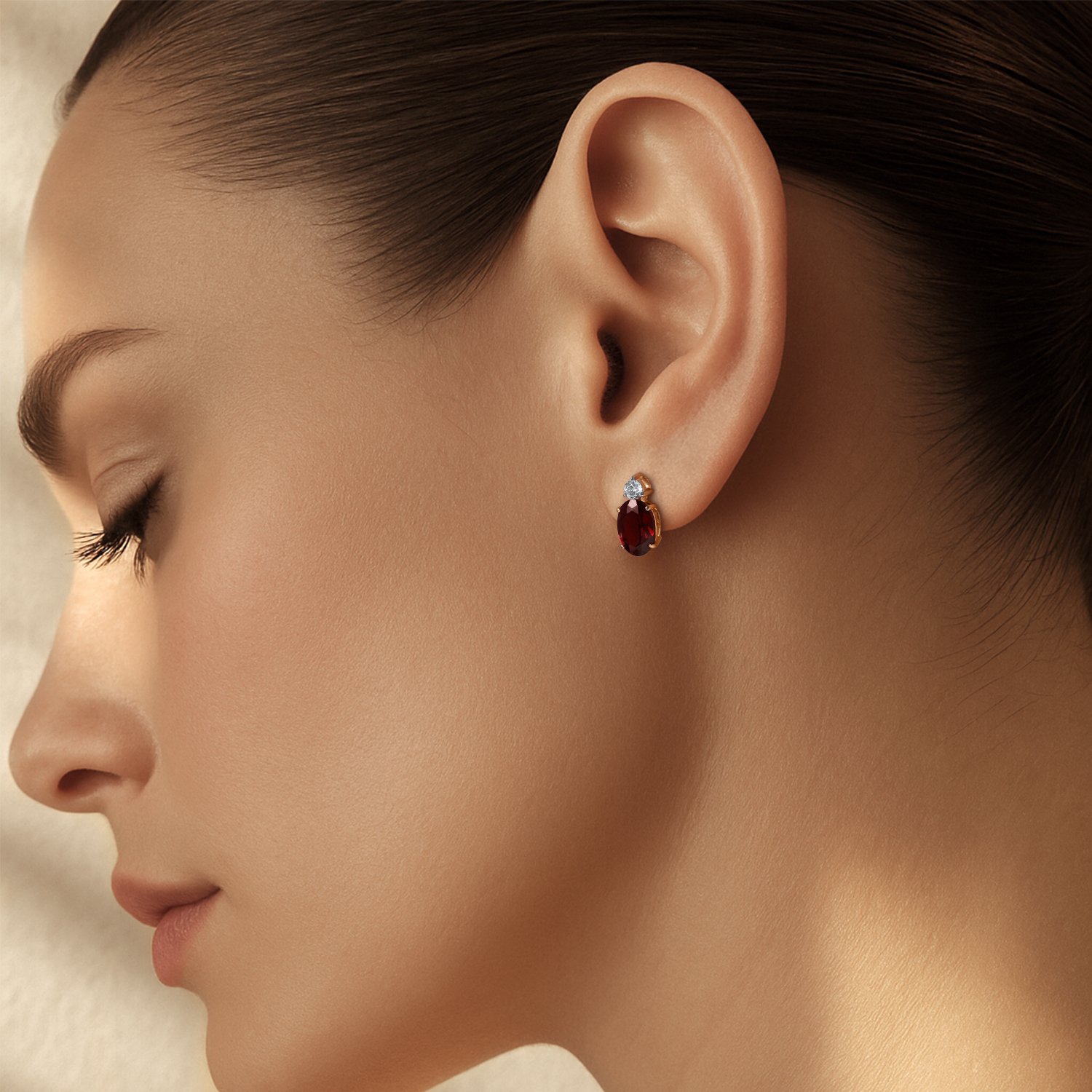 Золотые серьги с гранатом и фианитами