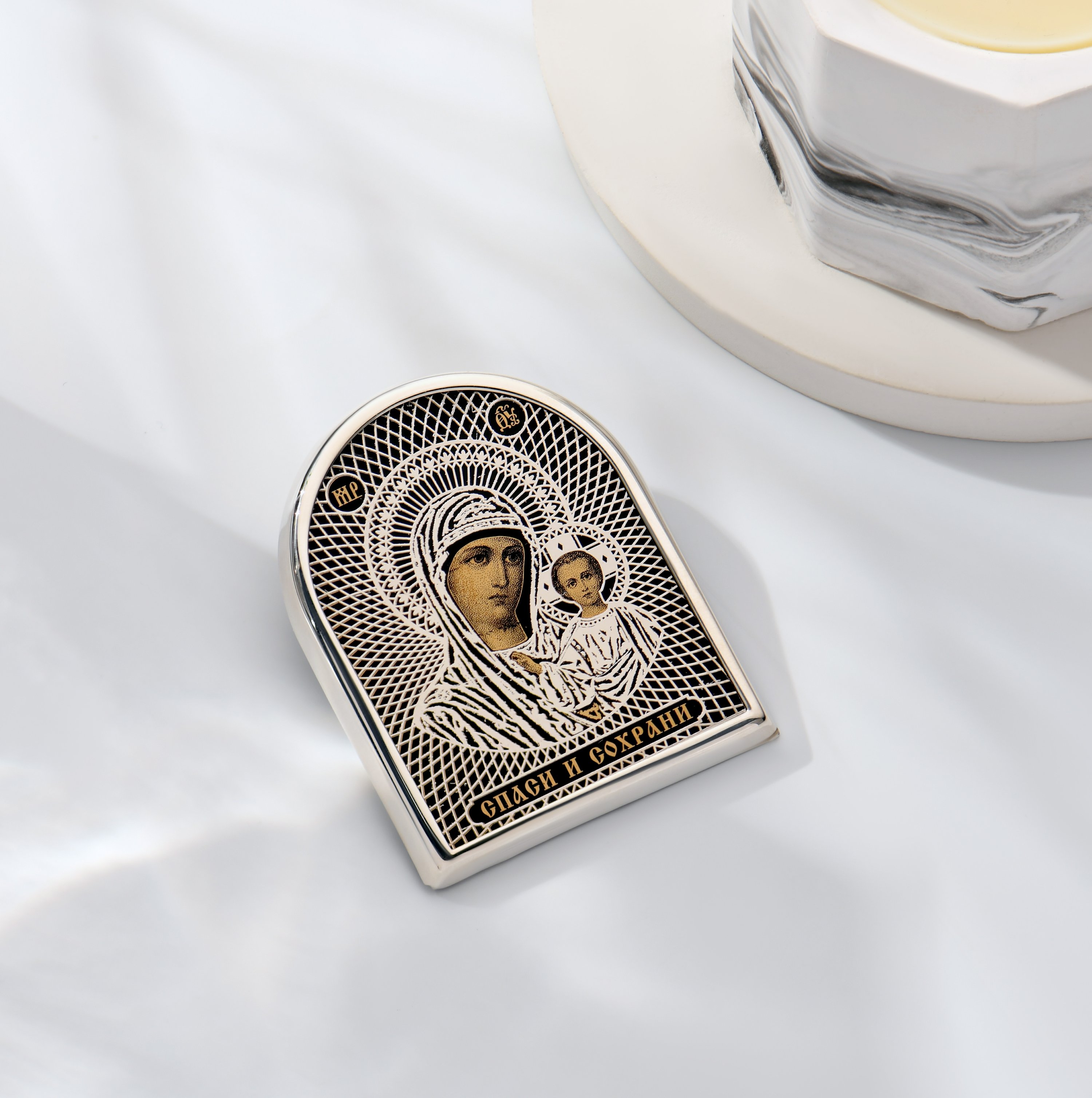 Автомобильная икона с обсидианом