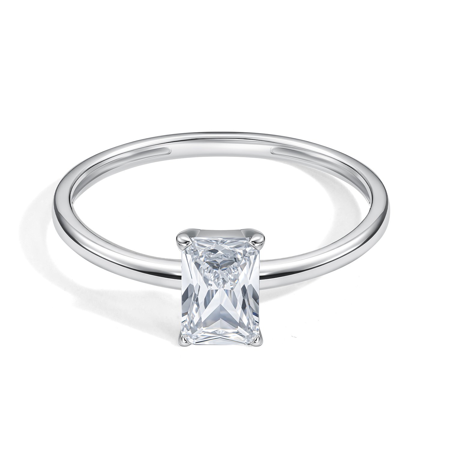 Серебряное кольцо с фианитом