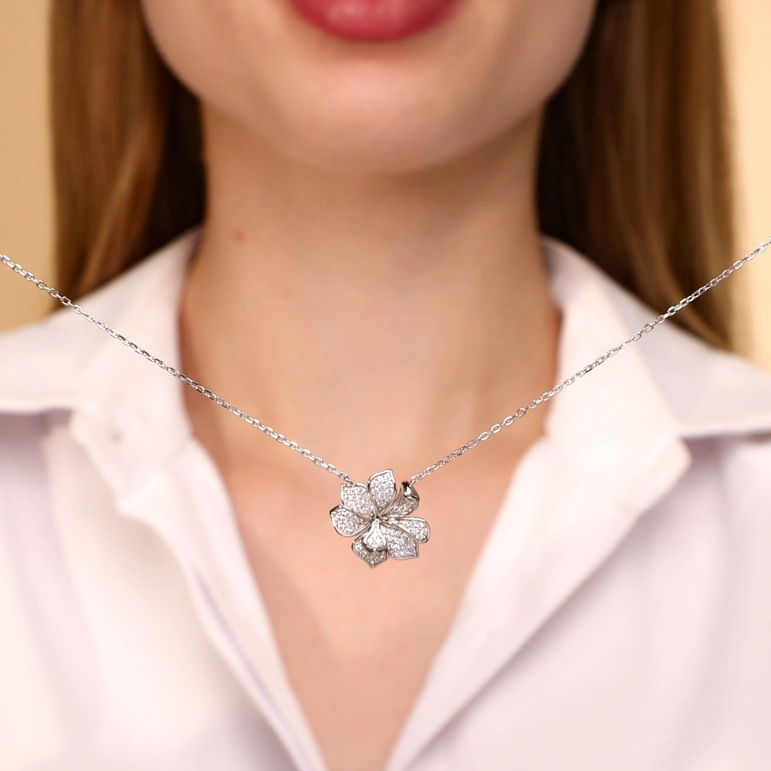 Фото «Серебряное колье с фианитами»