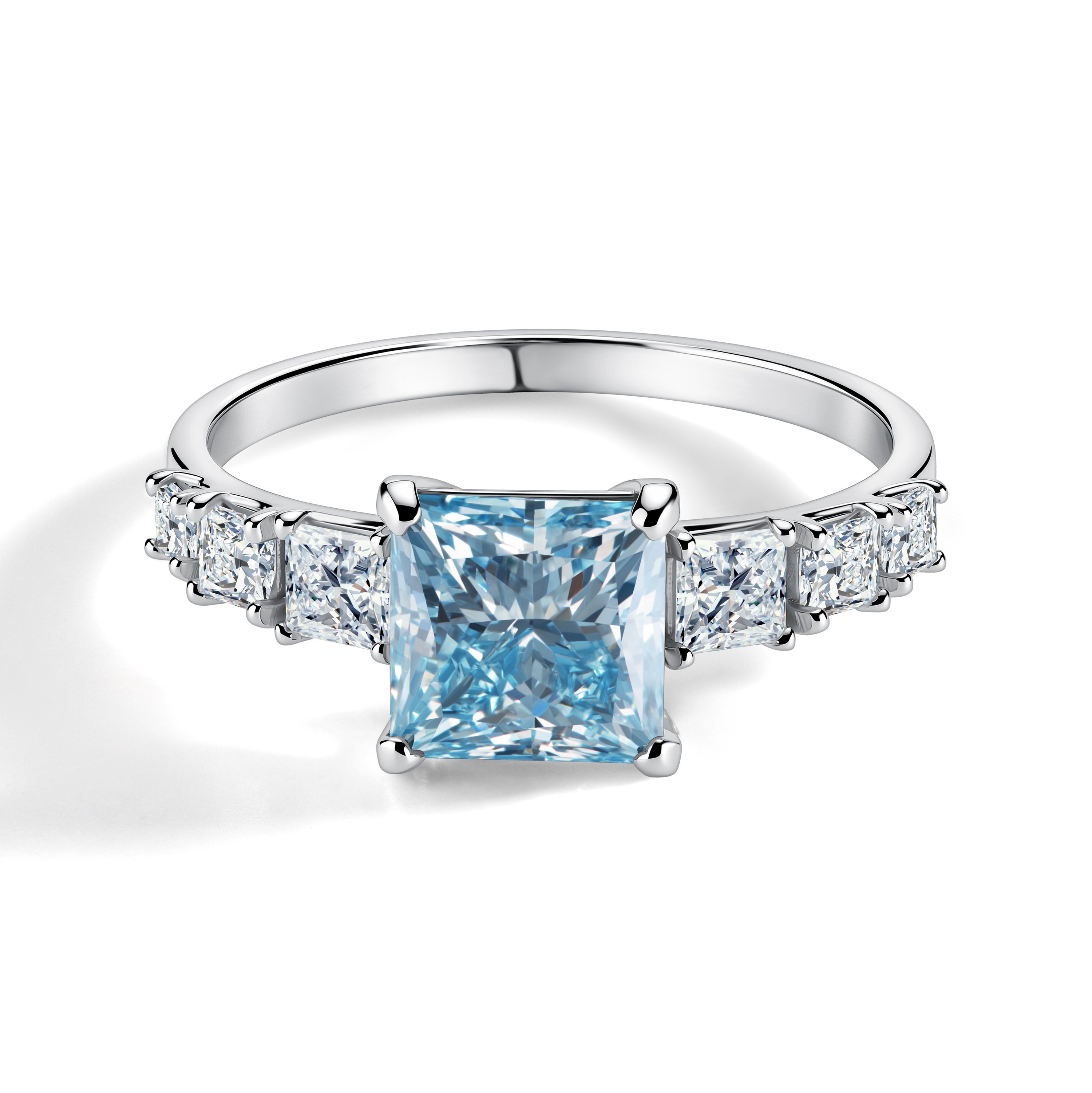 Золотое кольцо с бриллиантами выращенными