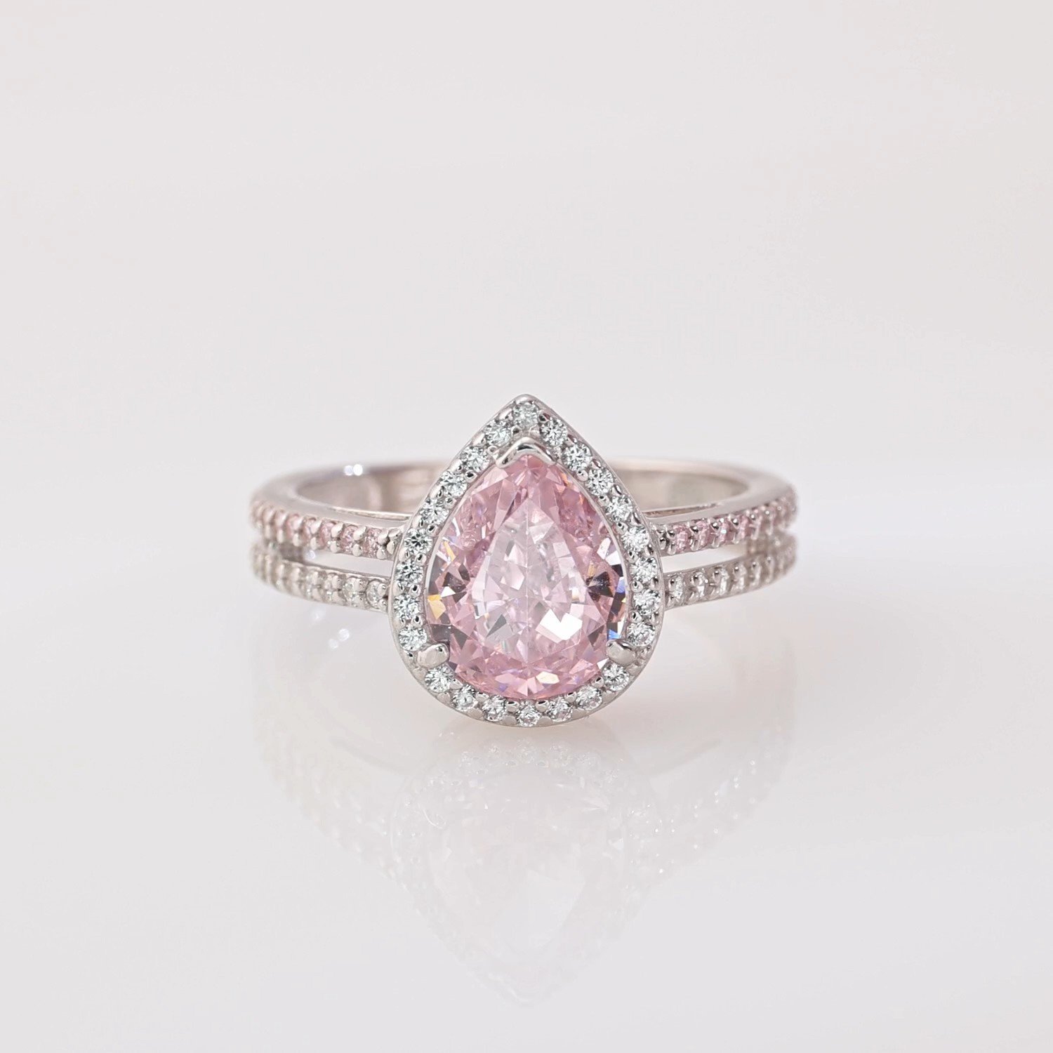 Серебряное кольцо с фианитами