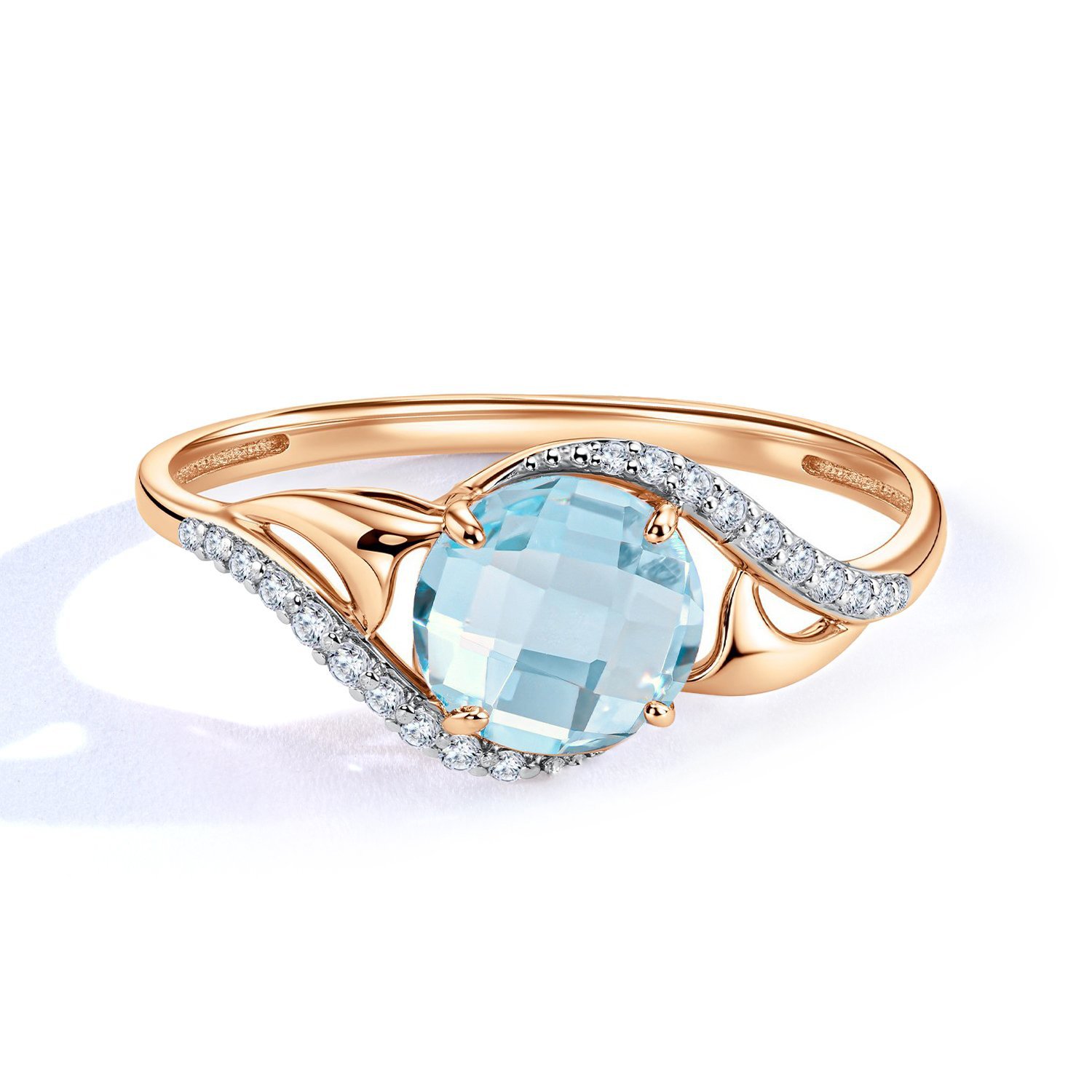 Золотое кольцо с топазом Sky и фианитами