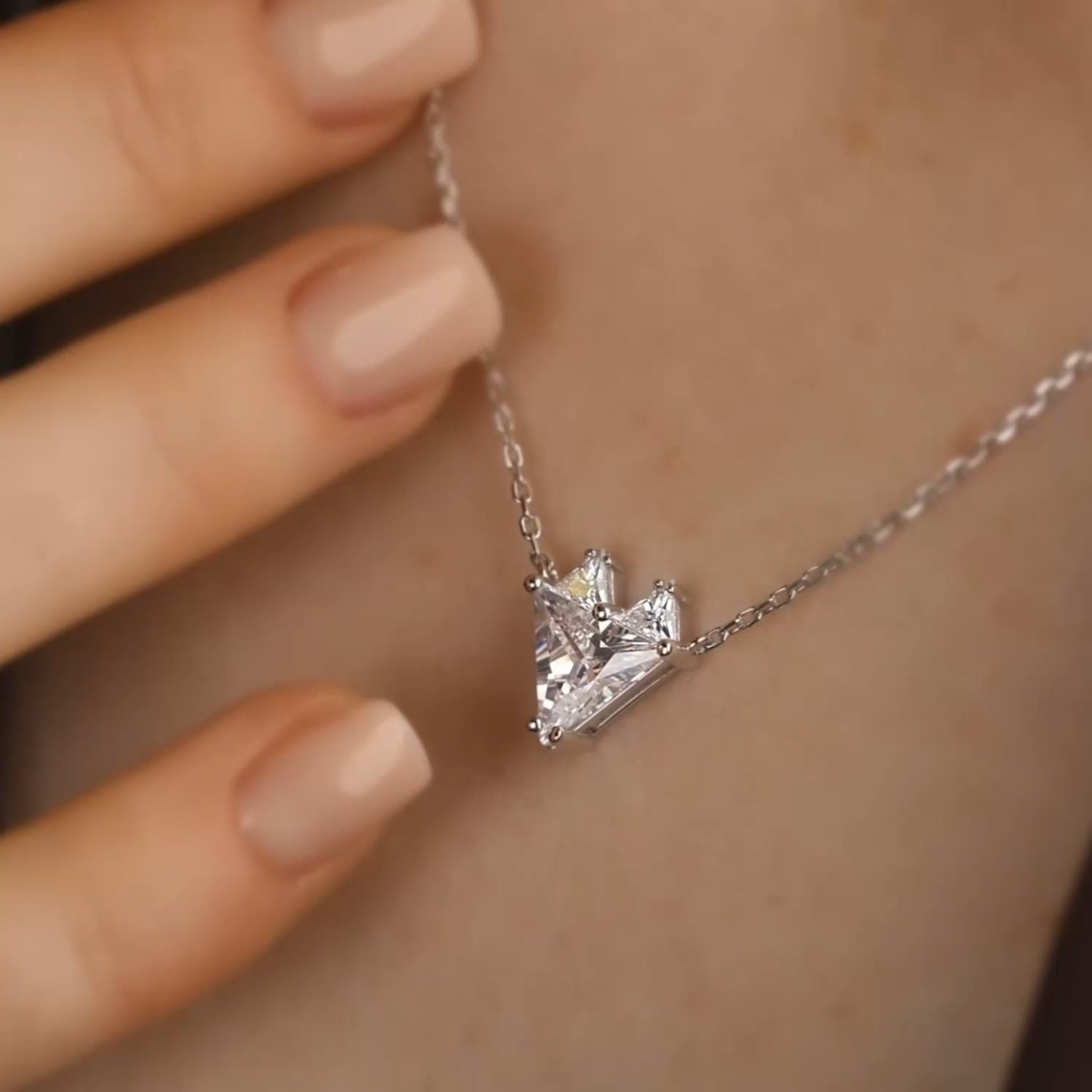 Фото «Серебряное колье с фианитами»