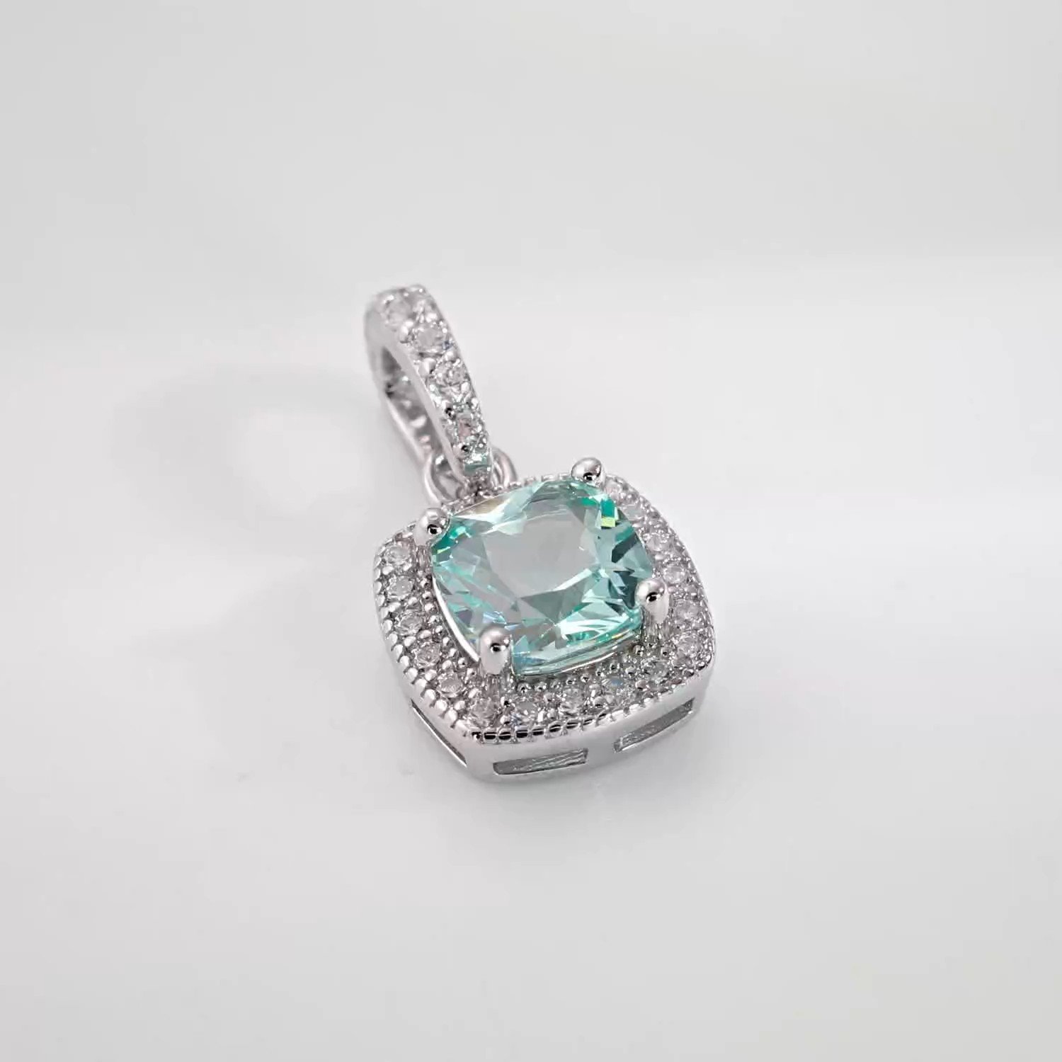 Серебряная подвеска с фианитами