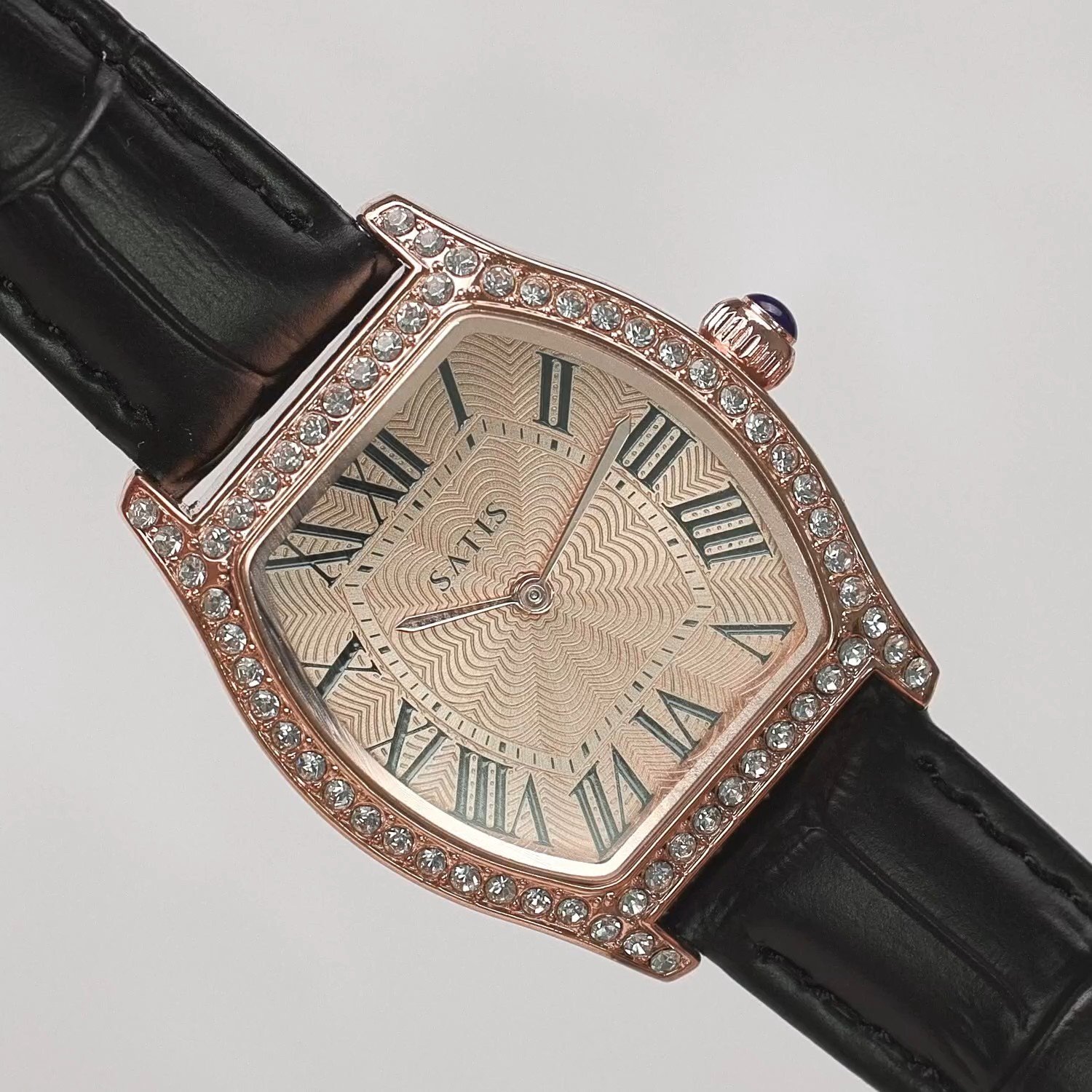 Фото «Наручные часы SATIS HERITAGE»