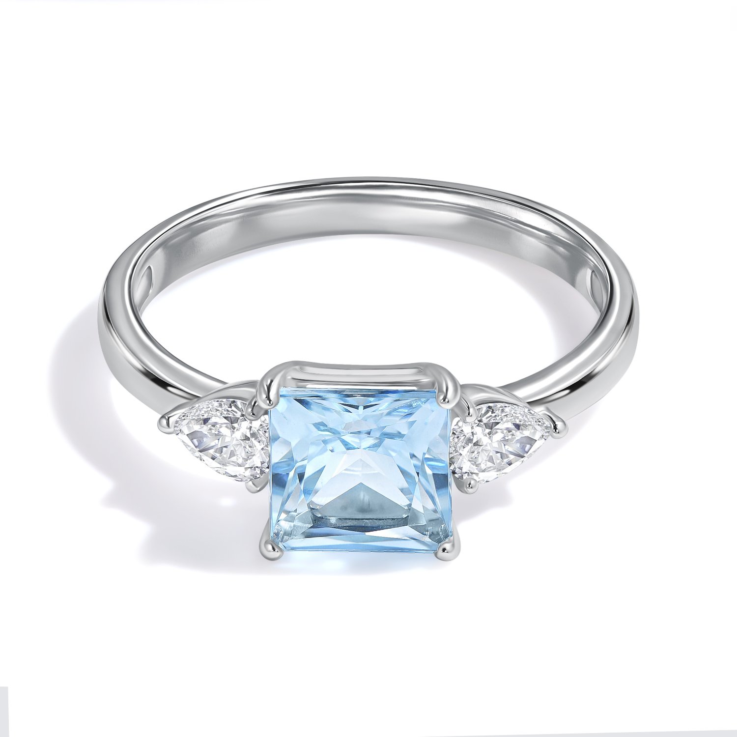 Золотое кольцо с топазом Sky и фианитами