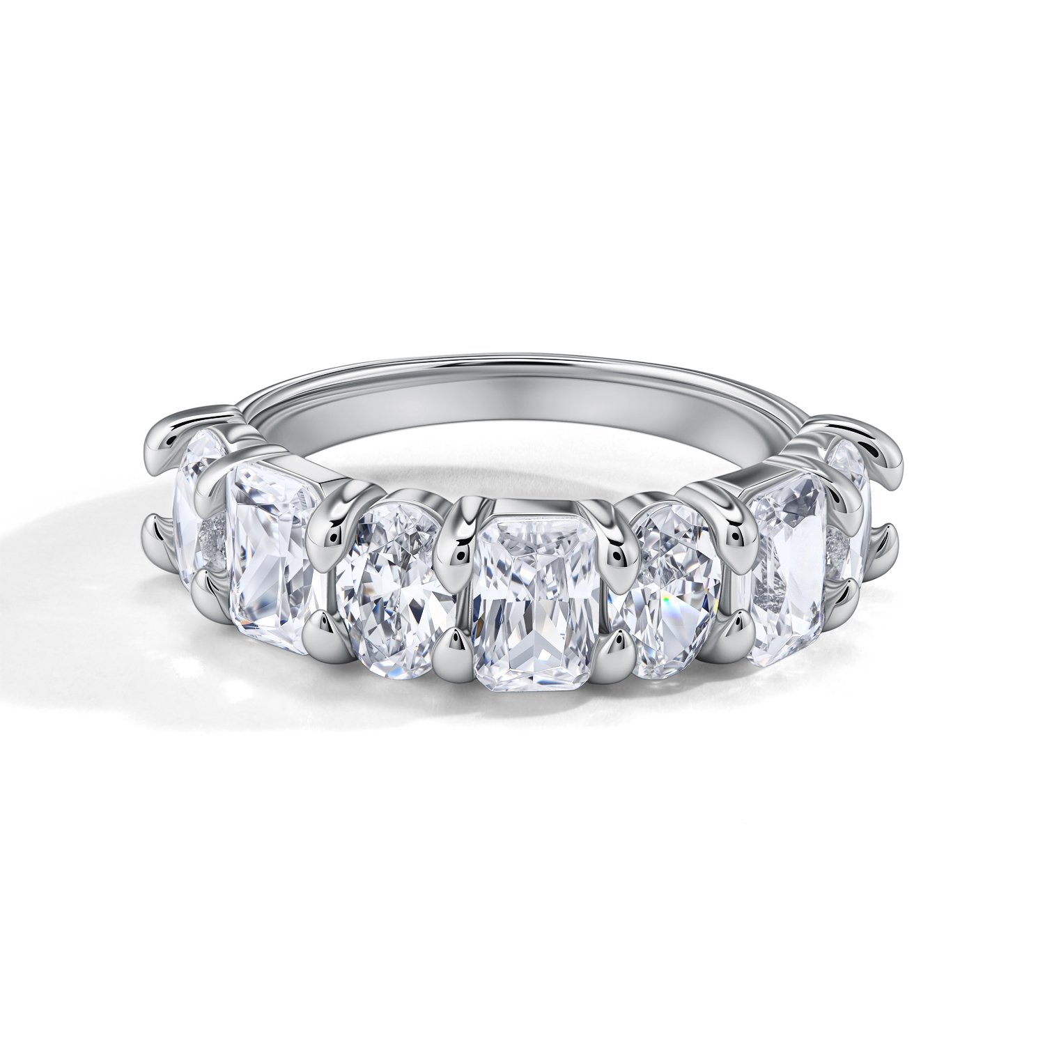 Серебряное кольцо с фианитами