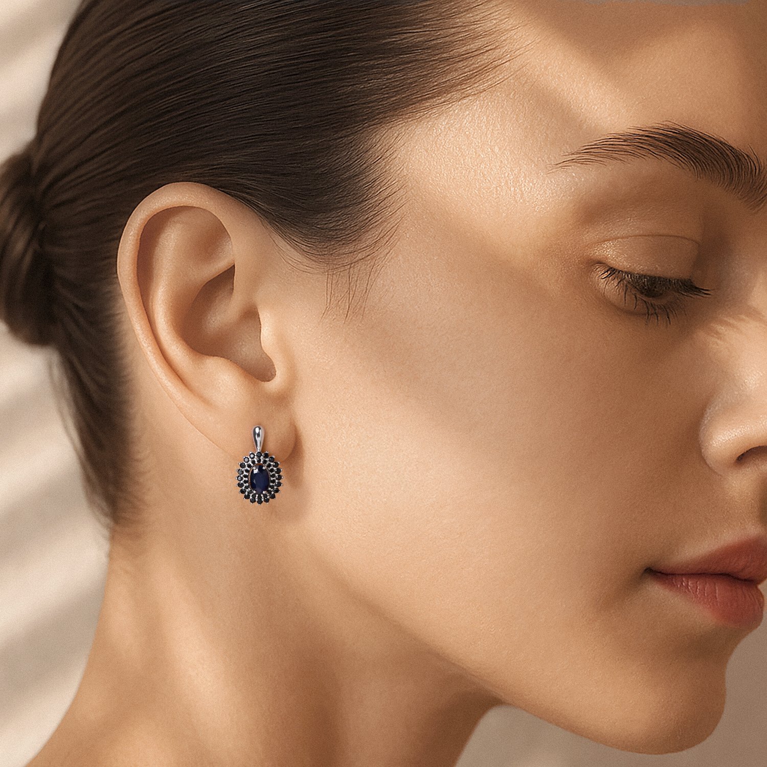 Серебряные серьги с сапфирами и шпинелью