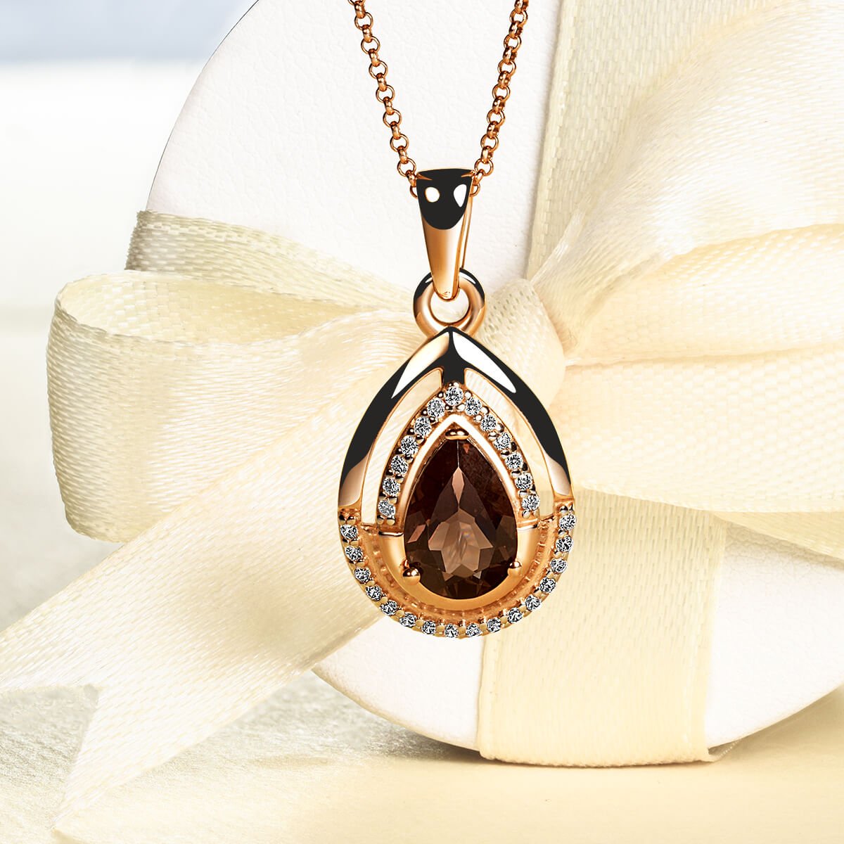 Золотая подвеска с раухтопазом и фианитами