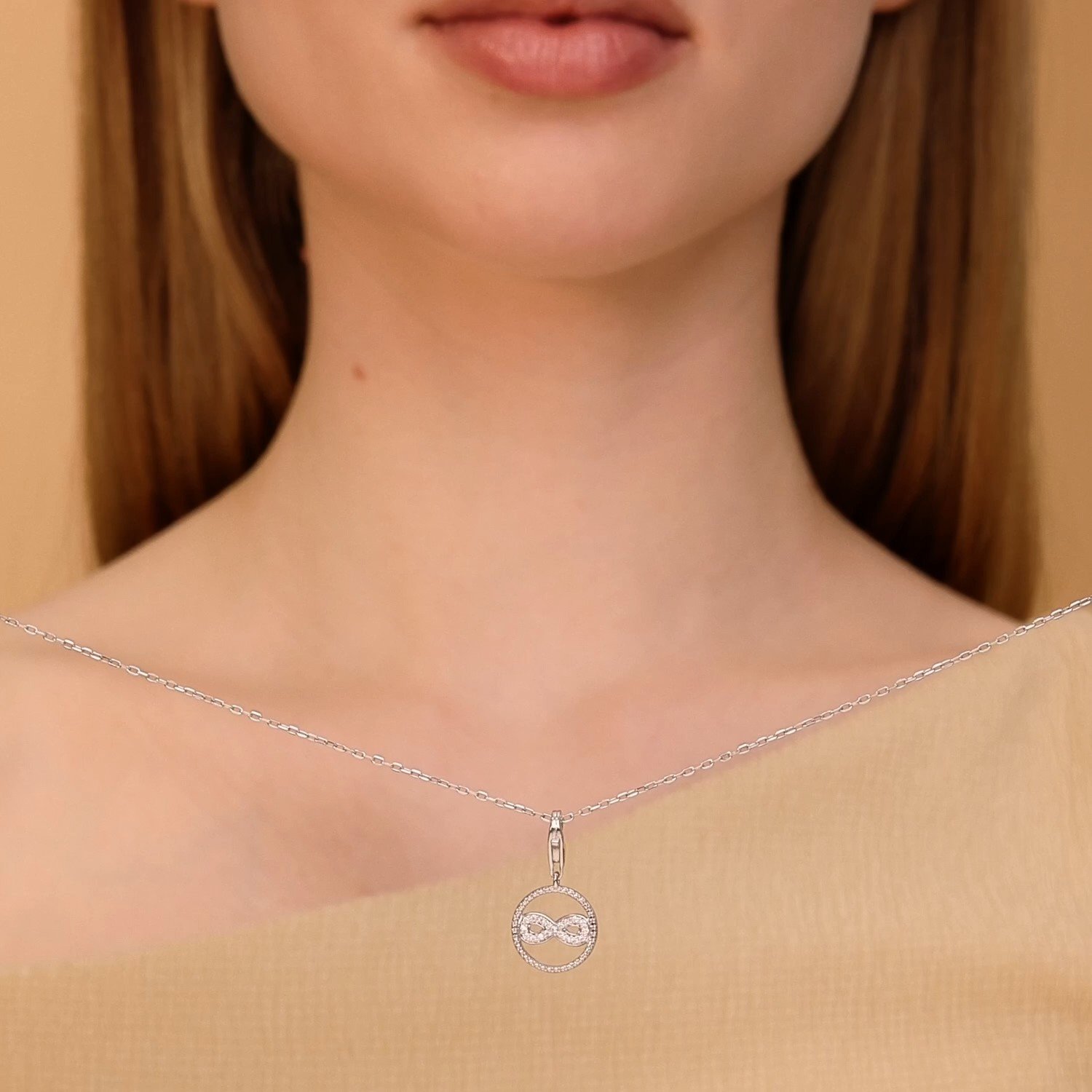 Фото «Серебряная подвеска с фианитами»