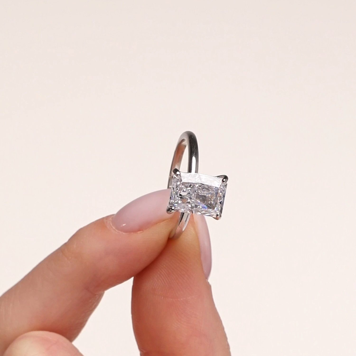 Серебряное кольцо с фианитом