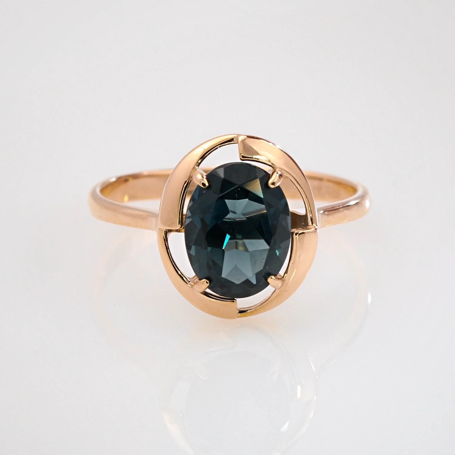 Золотое кольцо с топазом London