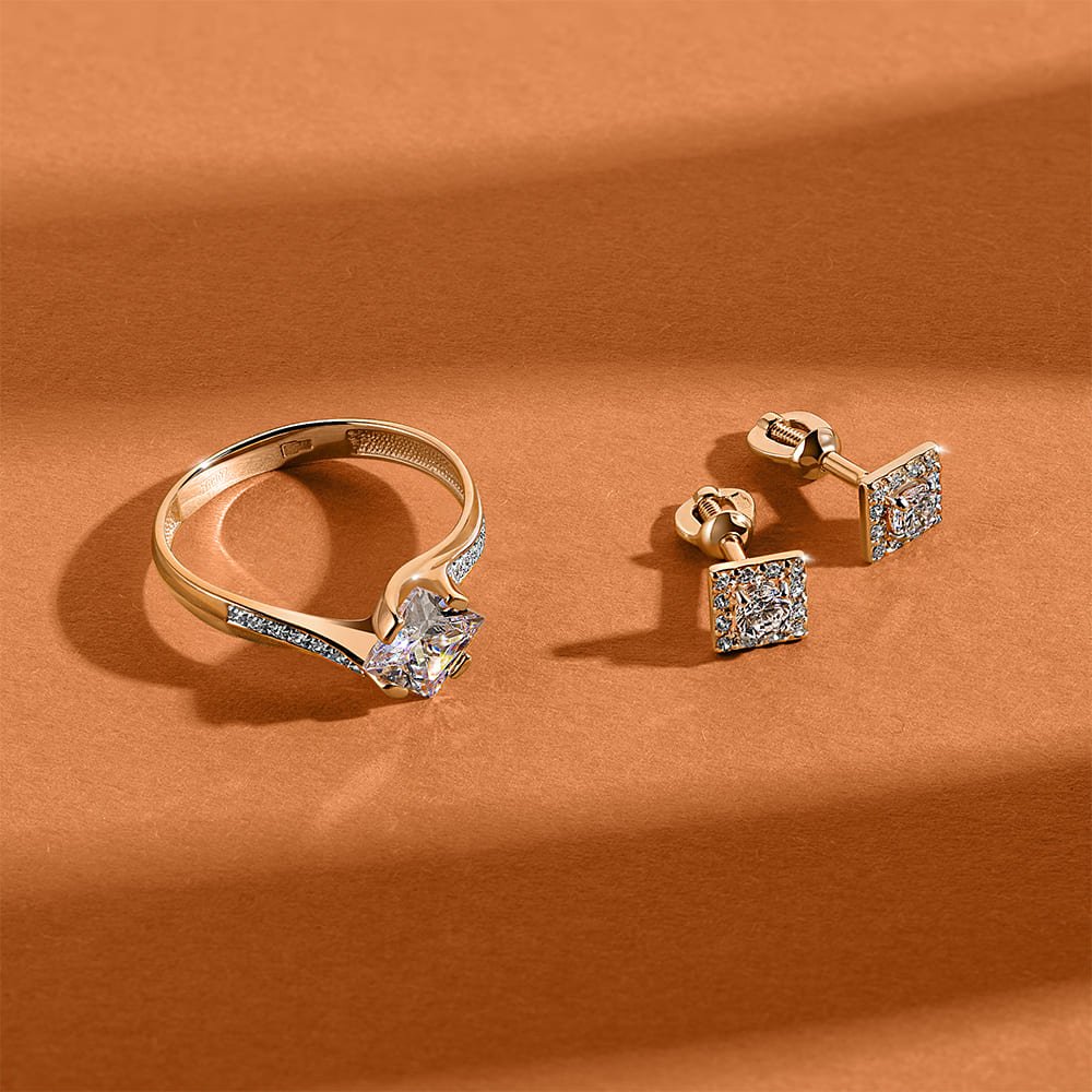 Золотое кольцо с фианитами