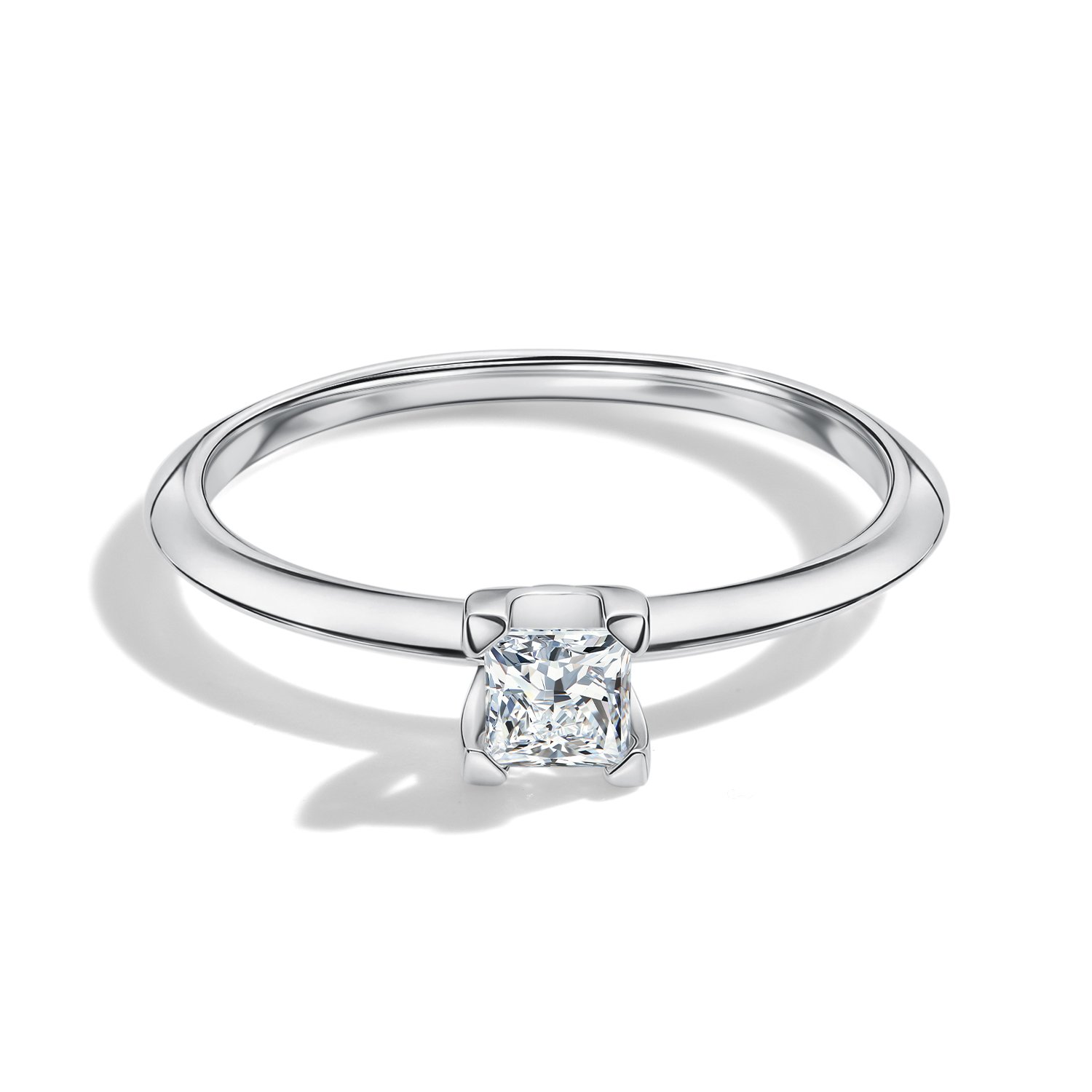 Золотое кольцо с бриллиантом