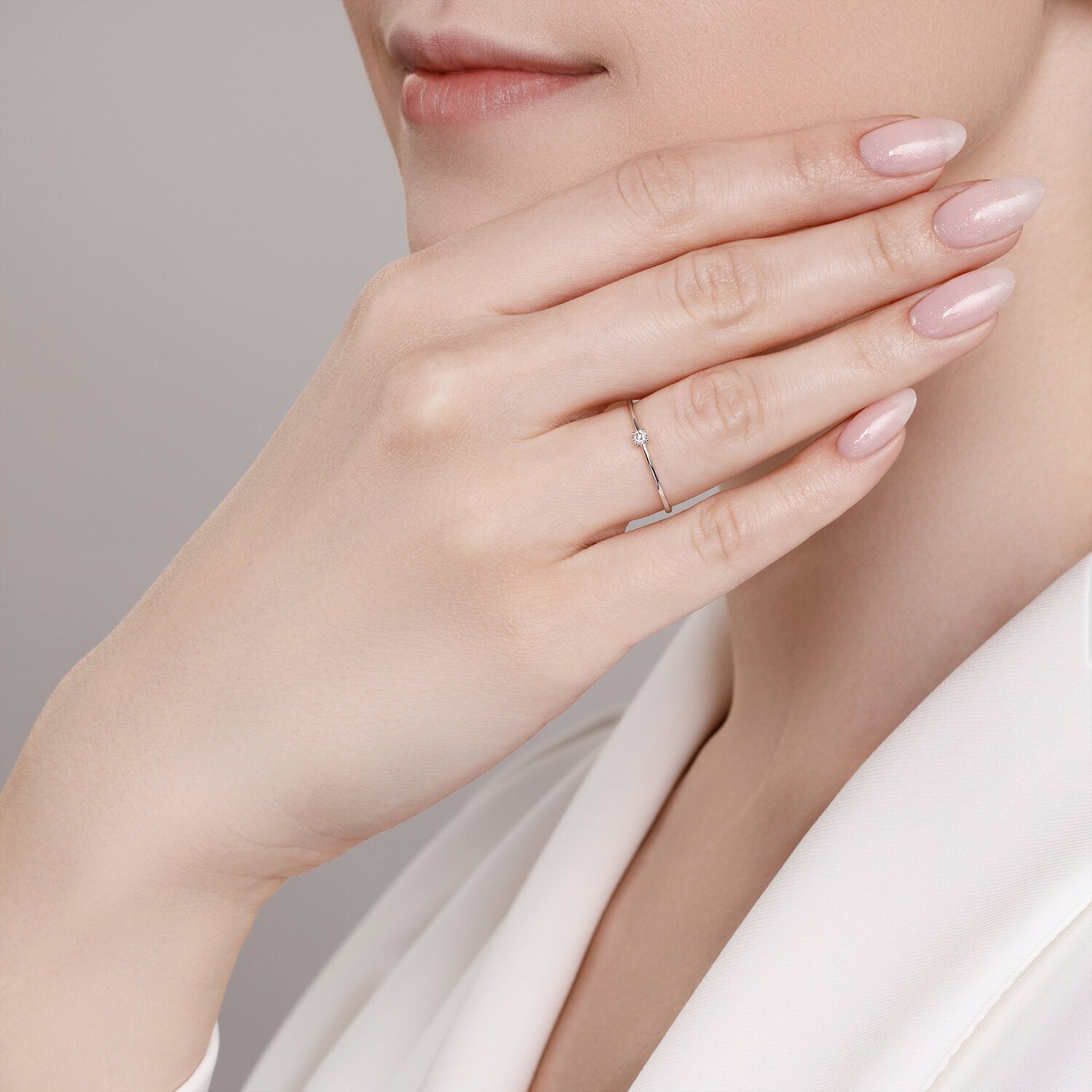 Золотое кольцо с бриллиантом