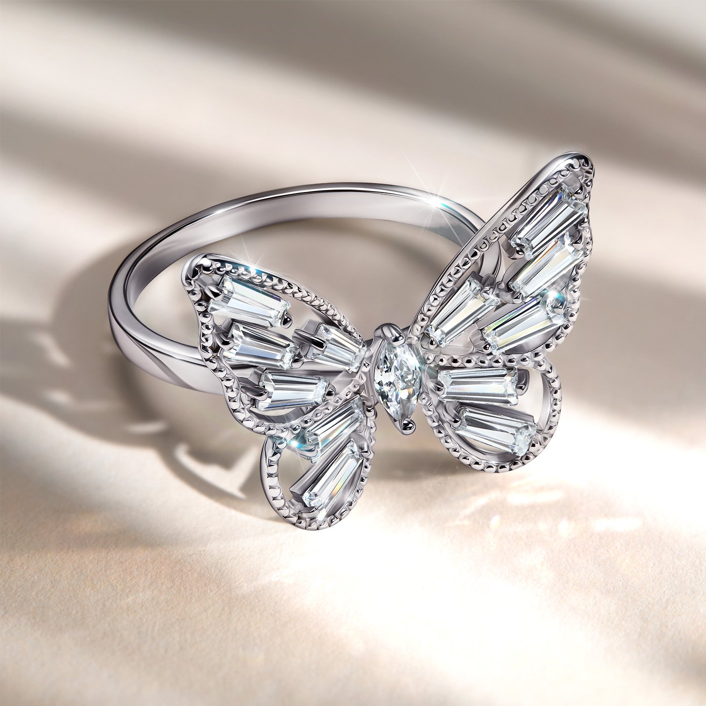 Серебряное кольцо с фианитами