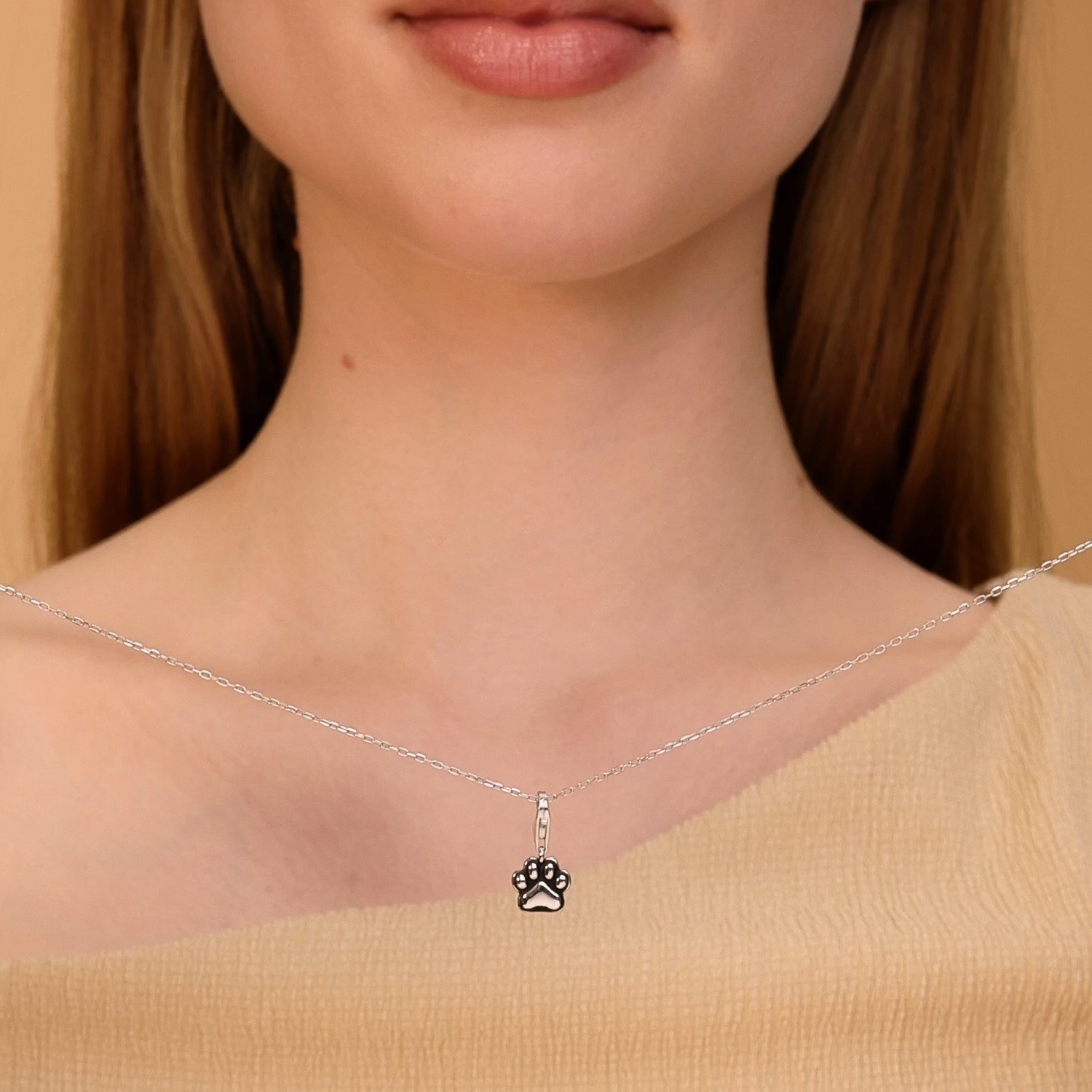 Серебряная подвеска с лаком