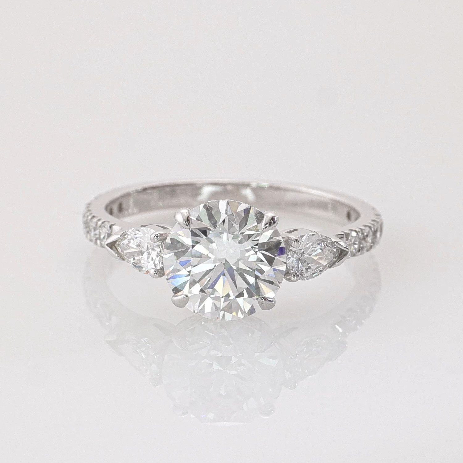 Фото «Золотое кольцо SMART DIAMONDS 2,57 карата»