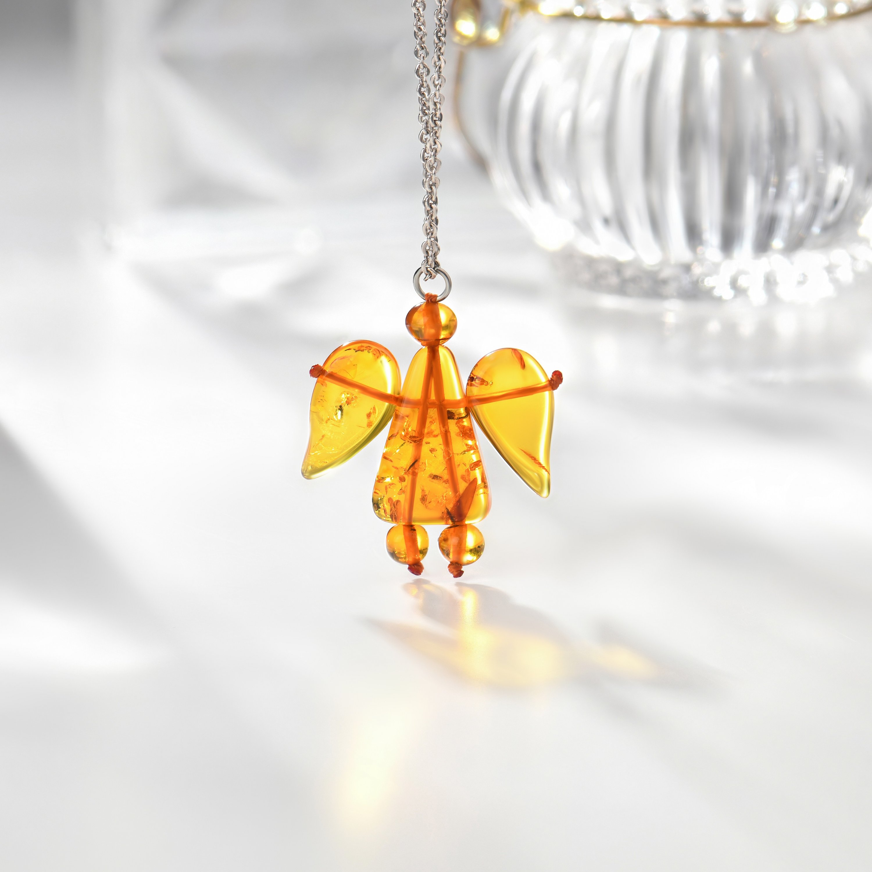 Кулон из янтаря