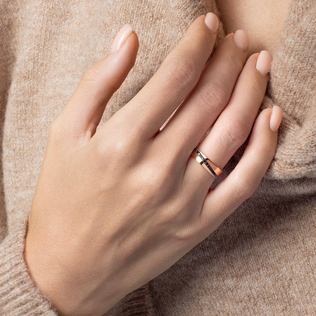 Золотое обручальное кольцо с бриллиантами