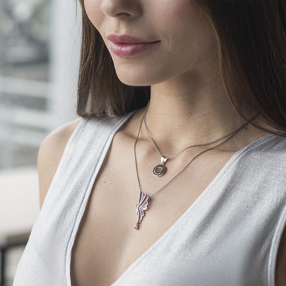 Серебряная подвеска с эмалью и фианитами