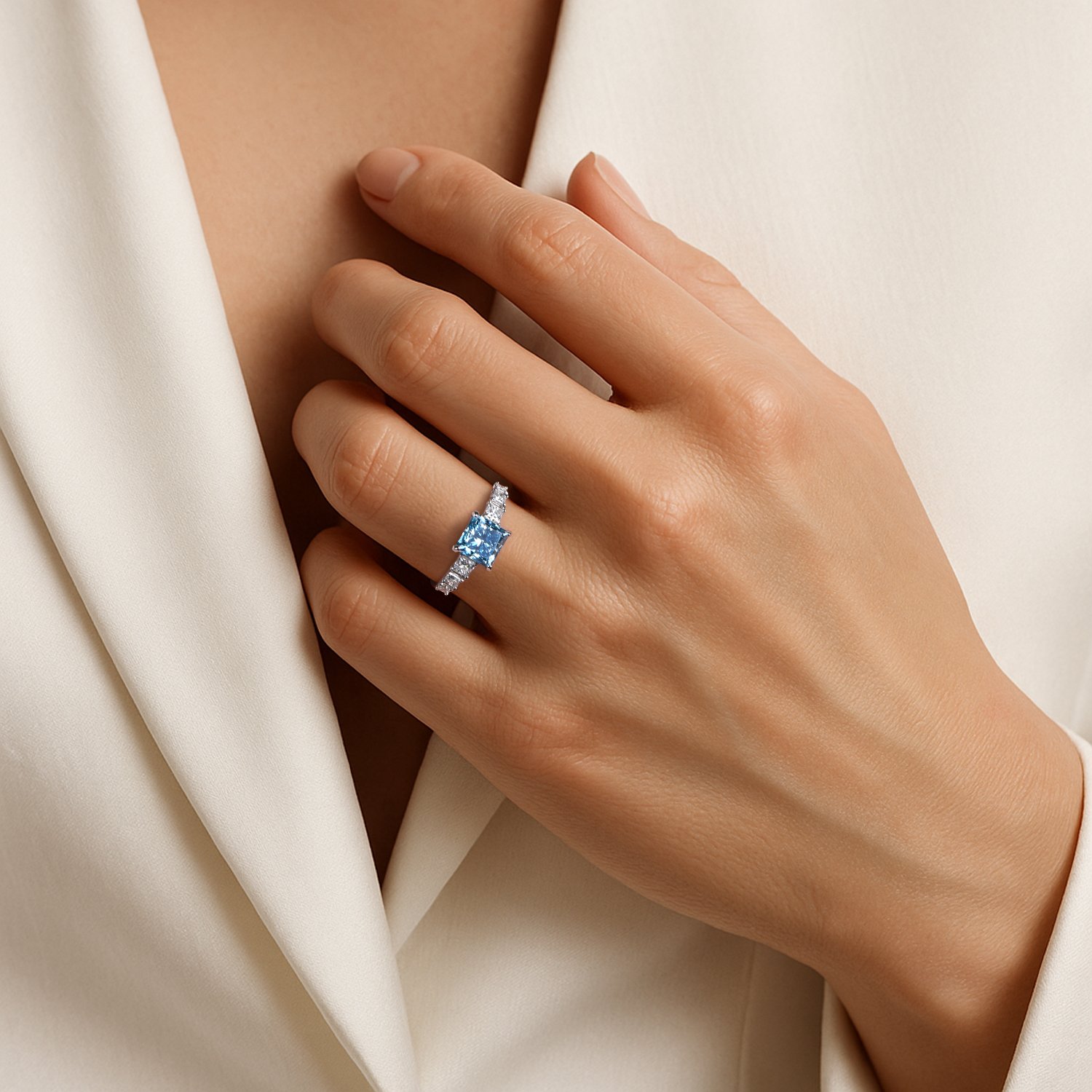 Золотое кольцо с бриллиантами выращенными