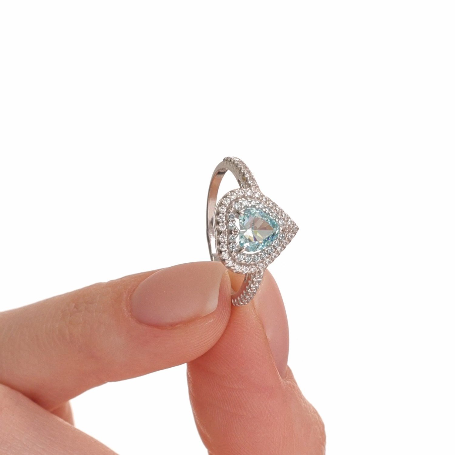 Серебряное кольцо с фианитами