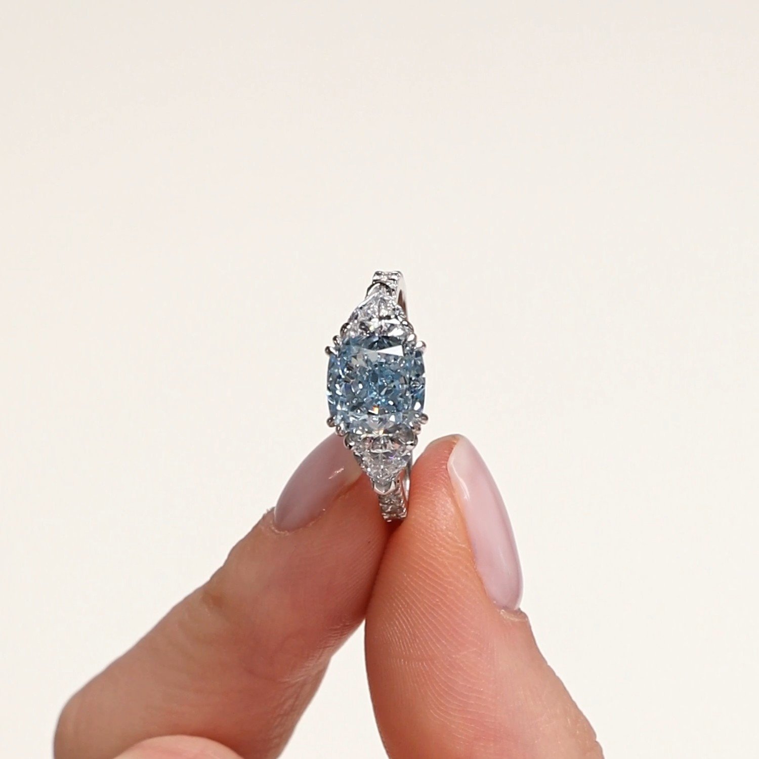 Серебряное кольцо с фианитами